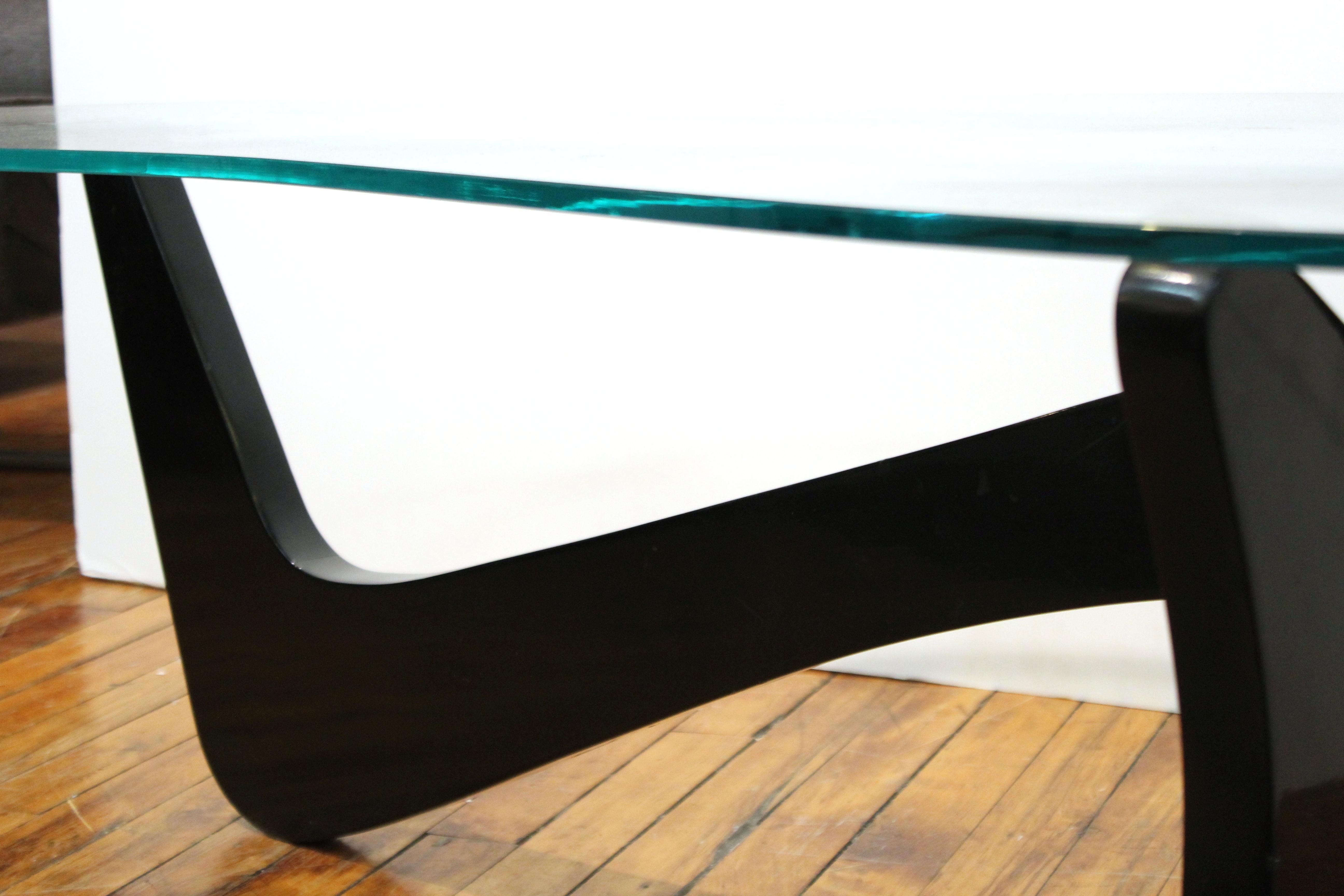 Mid-Century Modern 'Airplane' Coffee Table in Noguchi Style In Good Condition In New York, NY