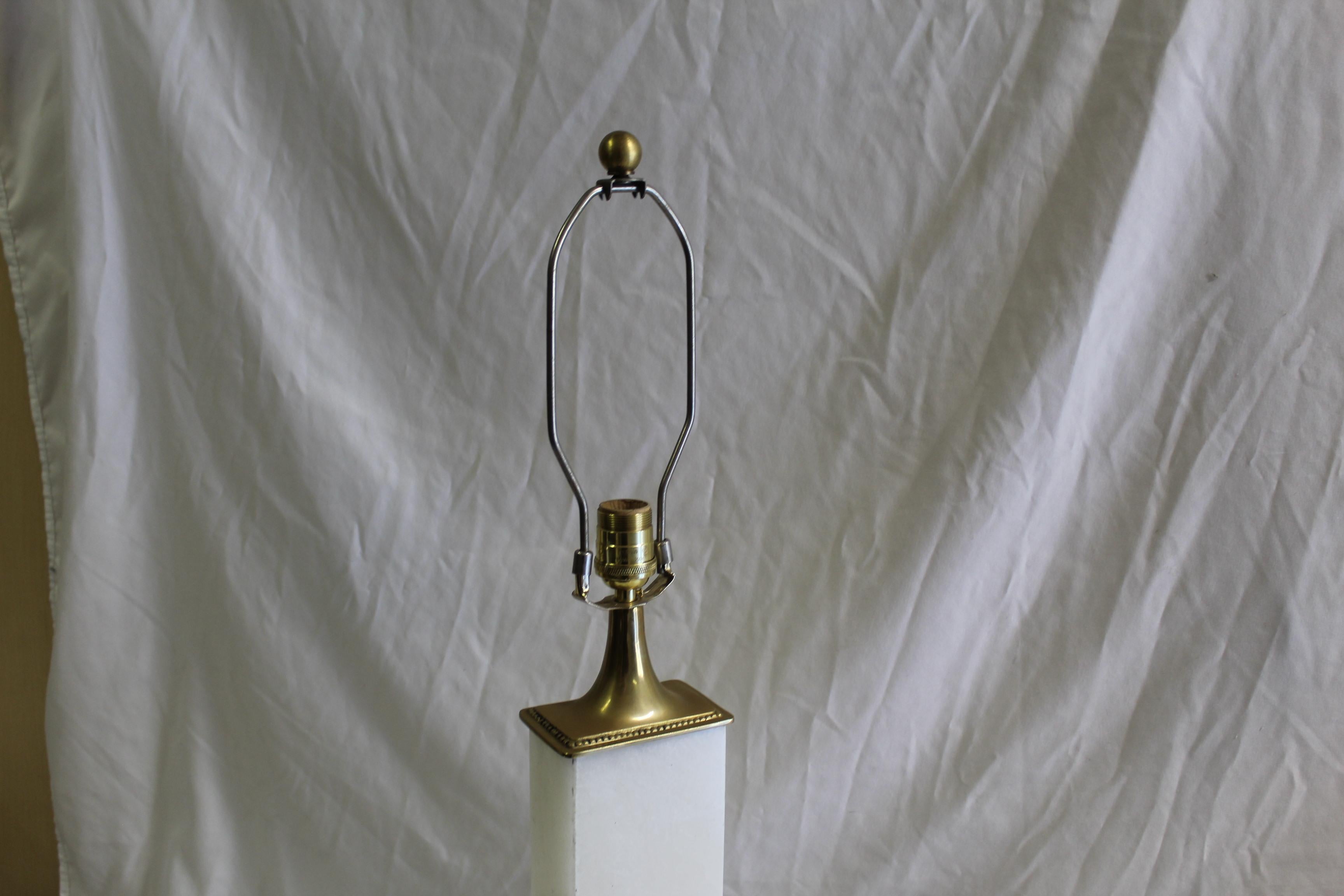 Mid-Century Modern Alabaster Lamp In Good Condition For Sale In Los Angeles, CA