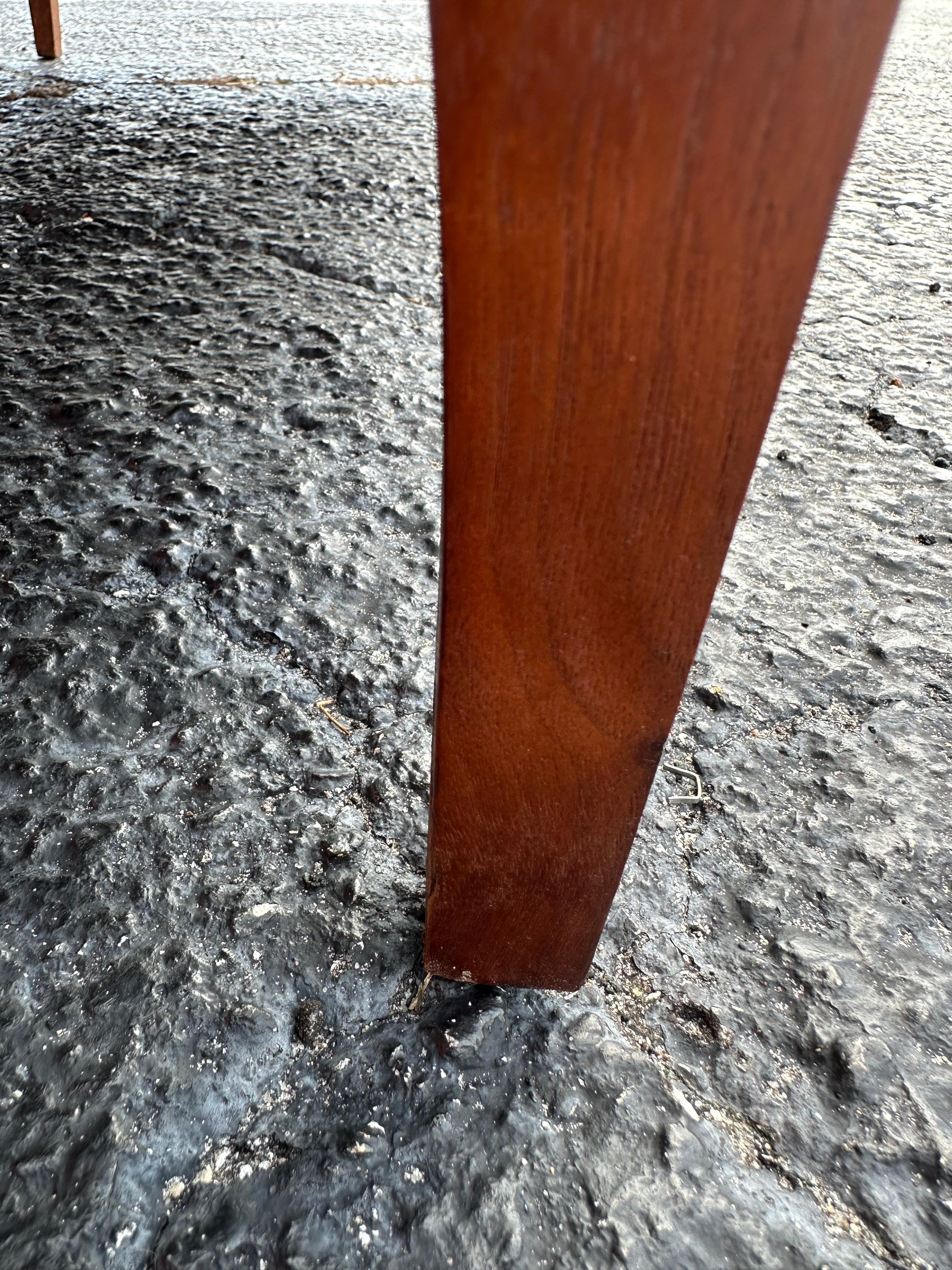Pecho de caballero de nogal estilo Albert Modern de mediados de siglo, totalmente acabado en venta 1