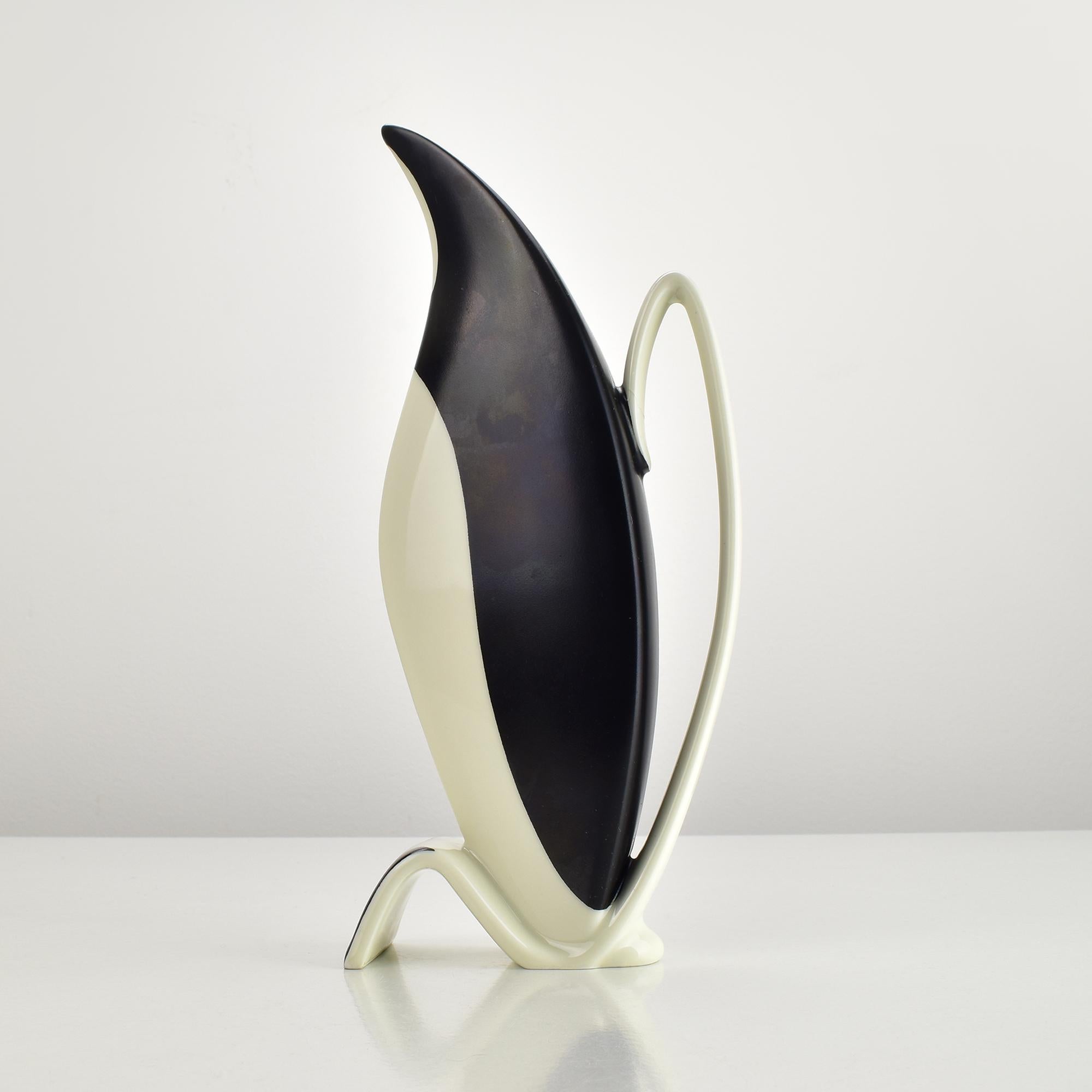 Mitte des Jahrhunderts Modern Alka Kunst Bavaria Schwarz-Weiß-Porzellan Krug Vase 1950s (Deutsch) im Angebot