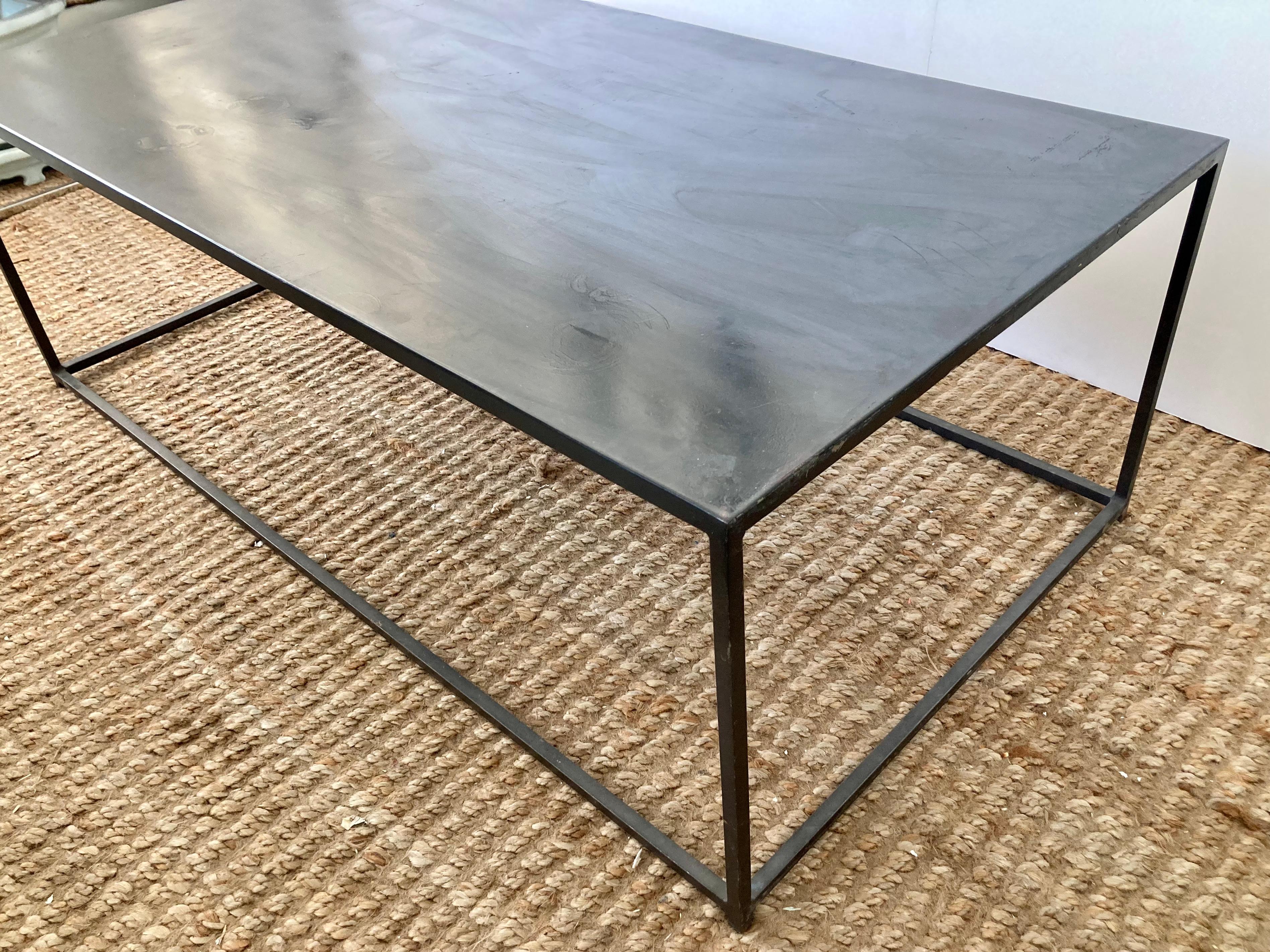 Table basse en acier forgé The Moderns Modern en vente 5