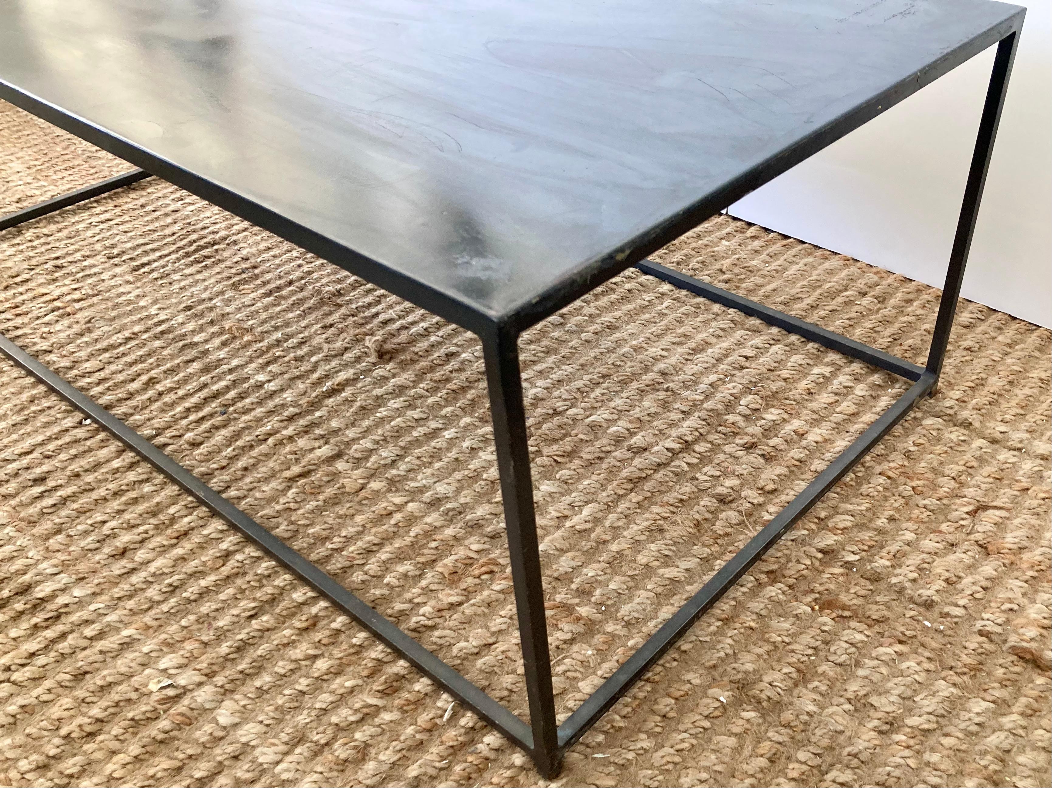 Table basse en acier forgé The Moderns Modern en vente 6