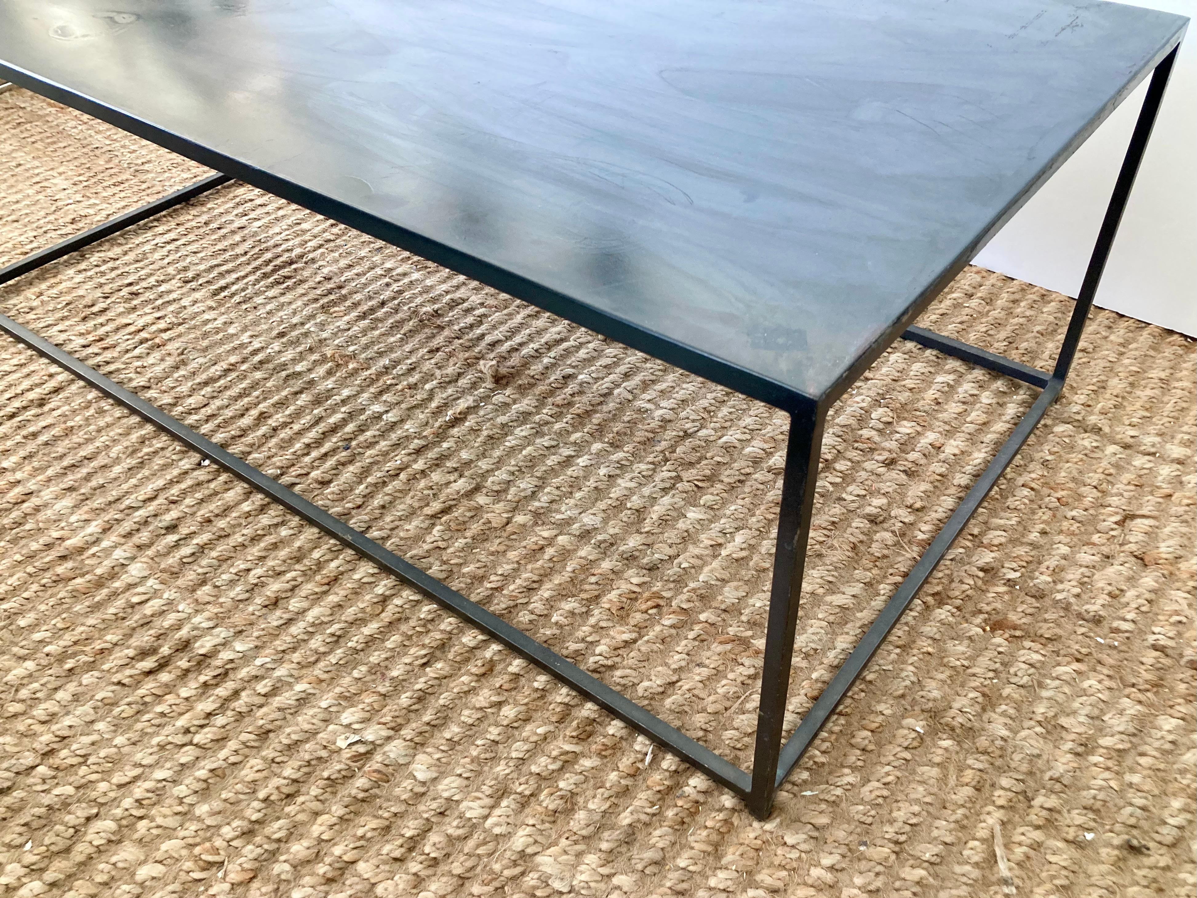 Table basse en acier forgé The Moderns Modern en vente 7