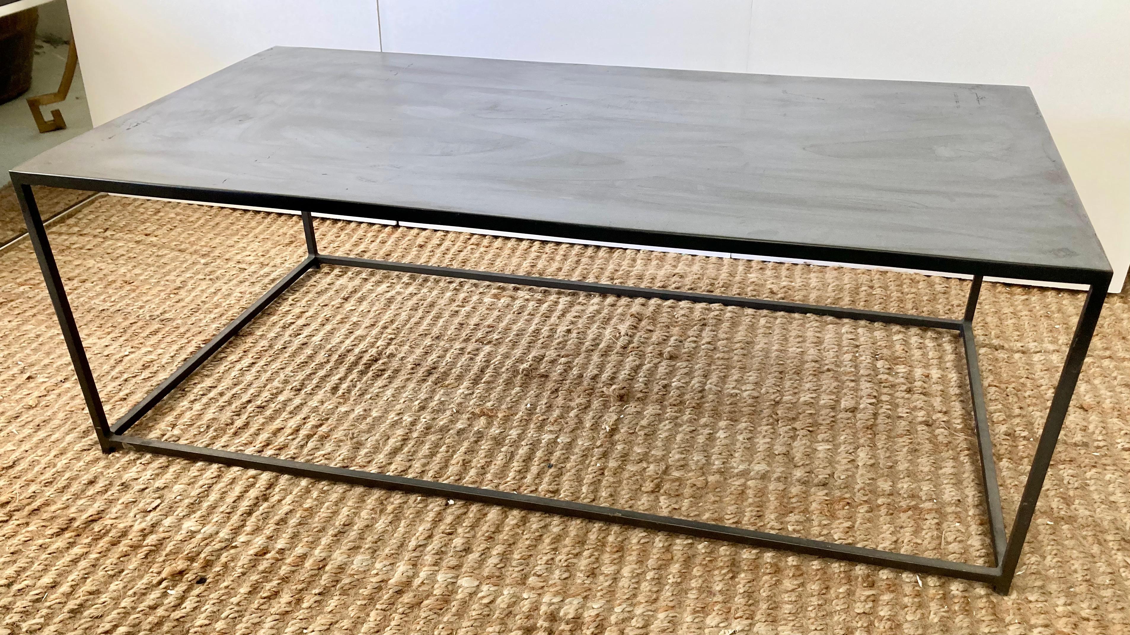 Américain Table basse en acier forgé The Moderns Modern en vente