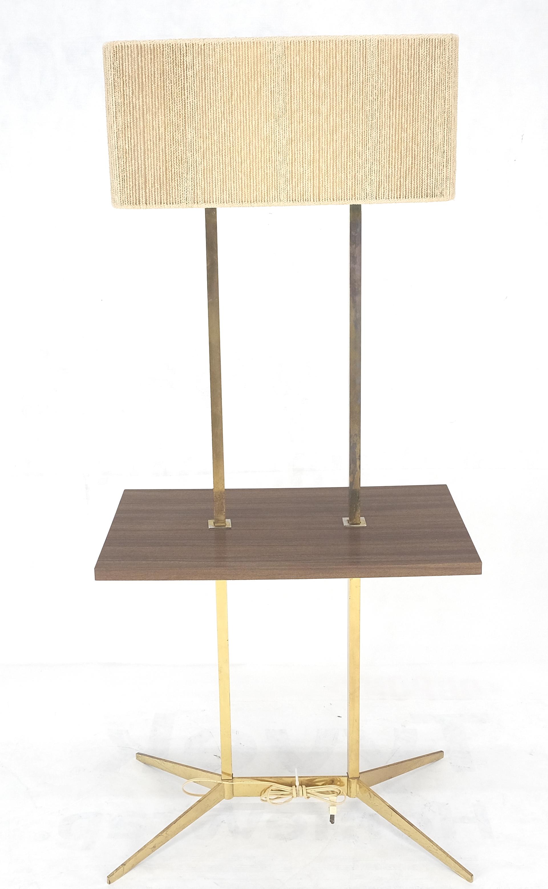 Mid Century Modern Todo Latón Macizo Mesa Rectangular Lámpara de Pie Estilo McCobb Moderno de mediados de siglo en venta