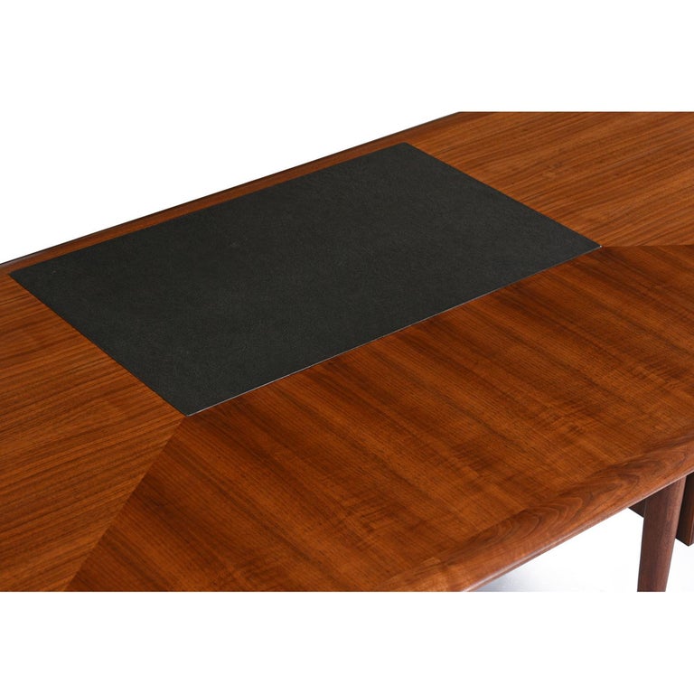 Mid-Century Modern Alma Castilian Walnut Executive Desk In Good Condition For Sale In Chattanooga, TN