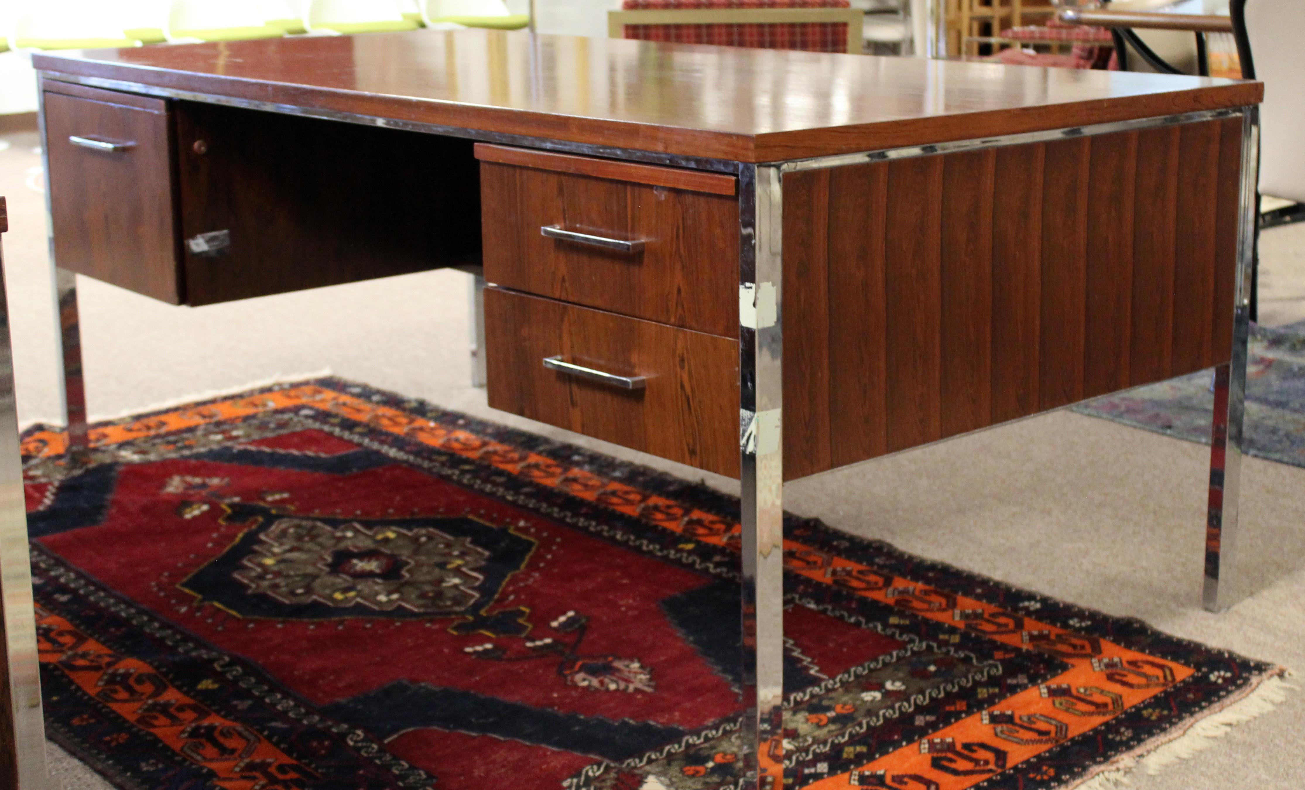 Mid-Century Modern Alma Rosewood 3 Drawer Executive Desk, 1960s In Good Condition In Keego Harbor, MI