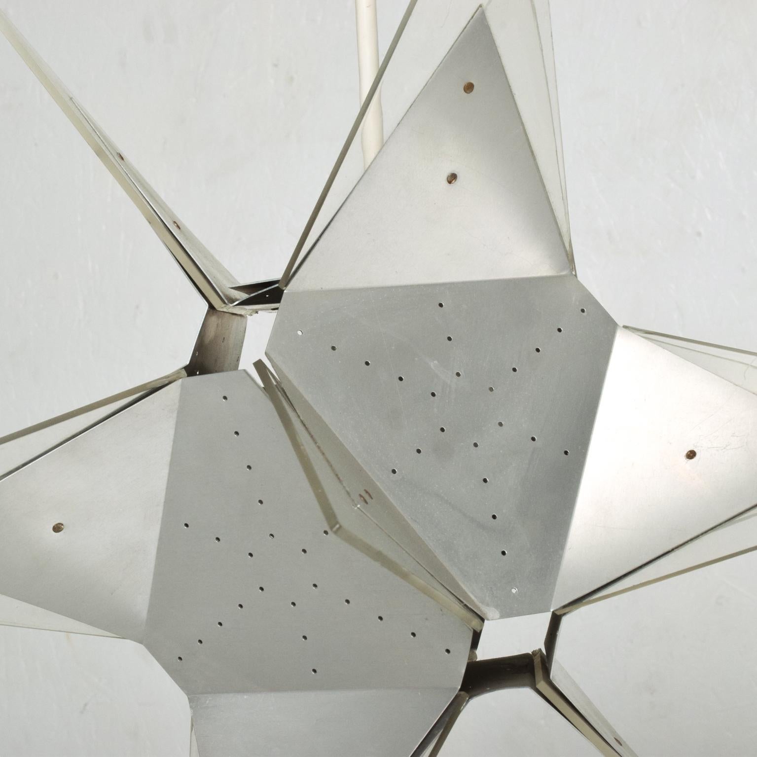 Mid-Century Modern Aluminium and Plexiglass Moravian Star Pendant Lamp, 1960s In Good Condition In Chula Vista, CA