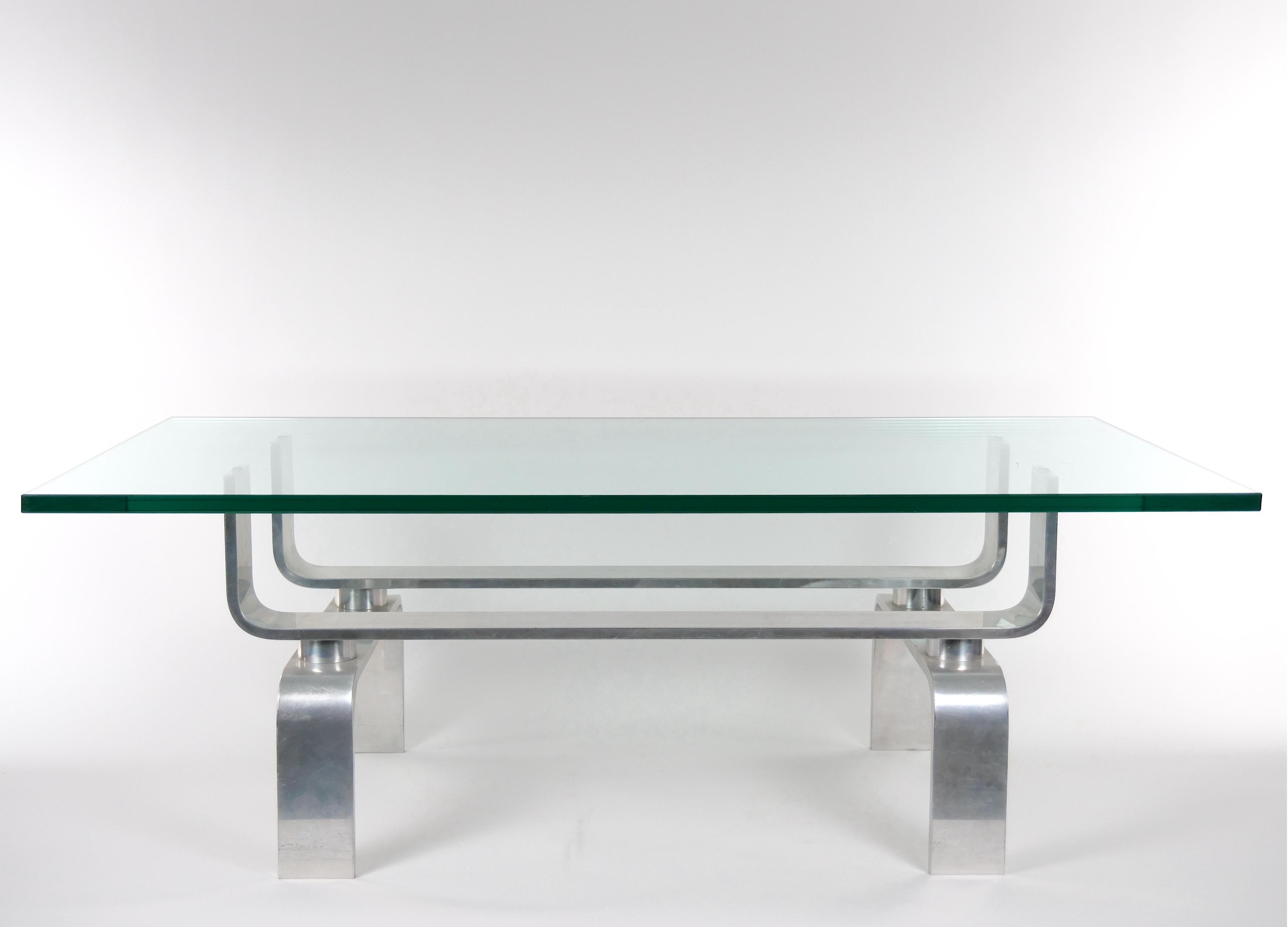 Table basse mi-siècle moderne à base en aluminium et plateau en verre en vente 7