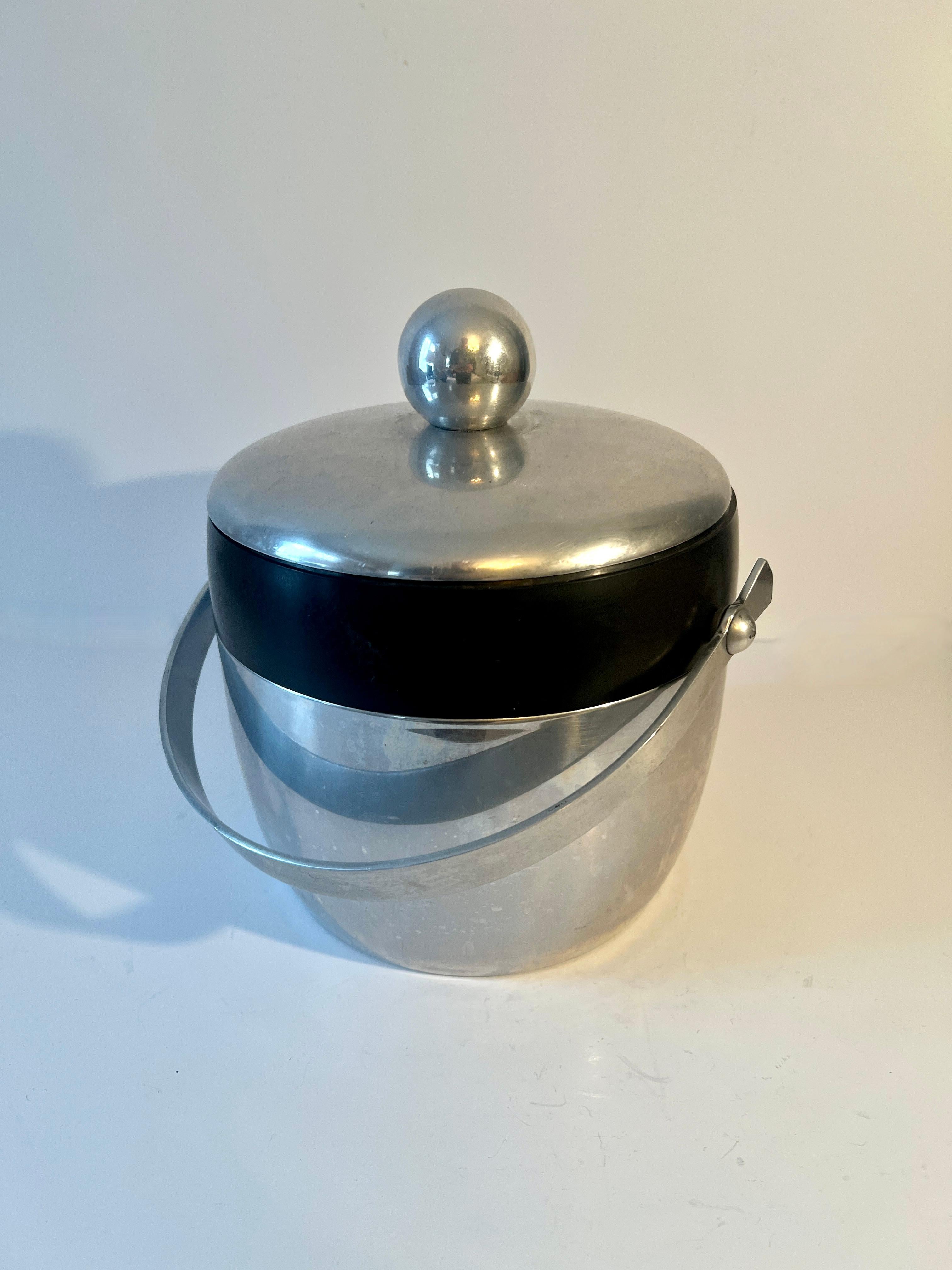 Molded Mid Century Modern Aluminum and Resin Lined Ice Bucket with Handle For Sale