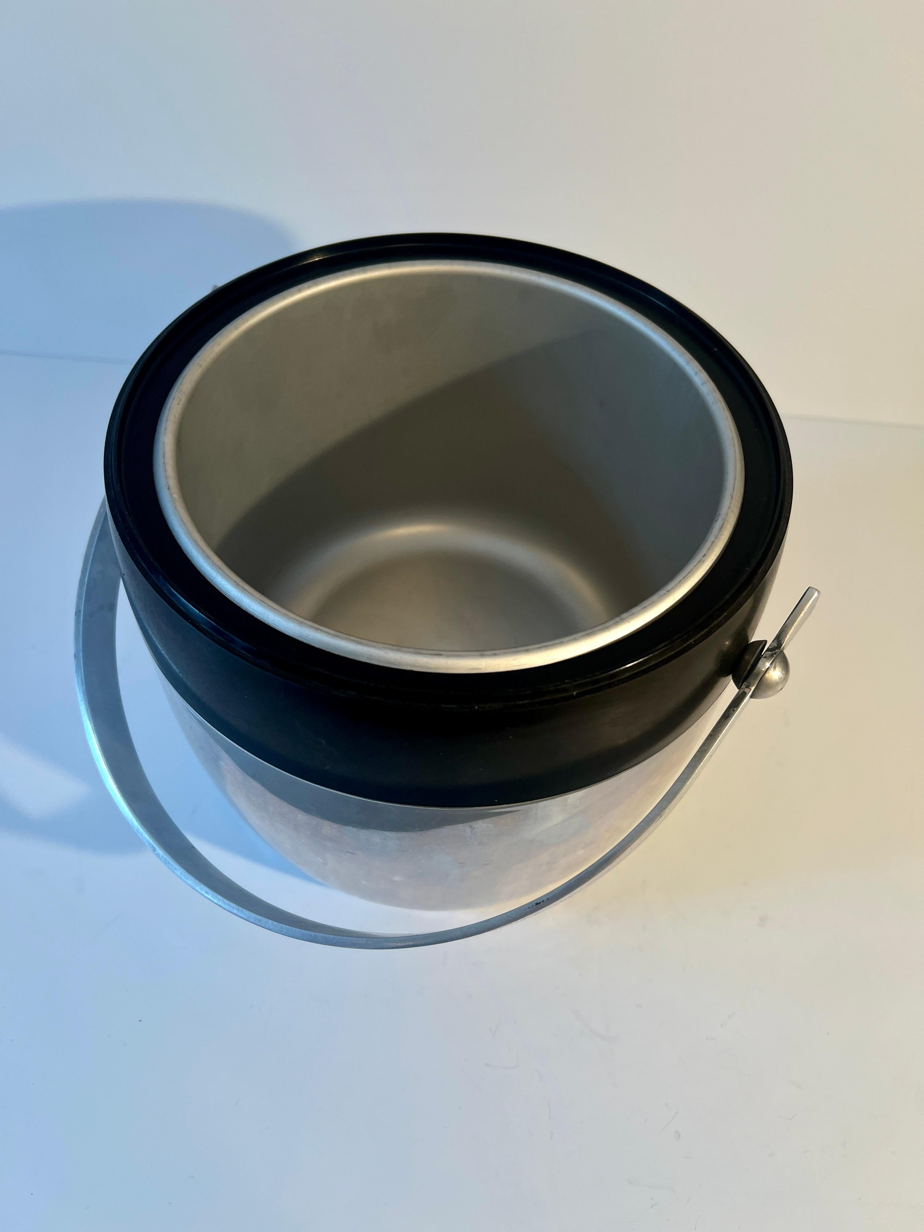 20th Century Mid Century Modern Aluminum and Resin Lined Ice Bucket with Handle For Sale