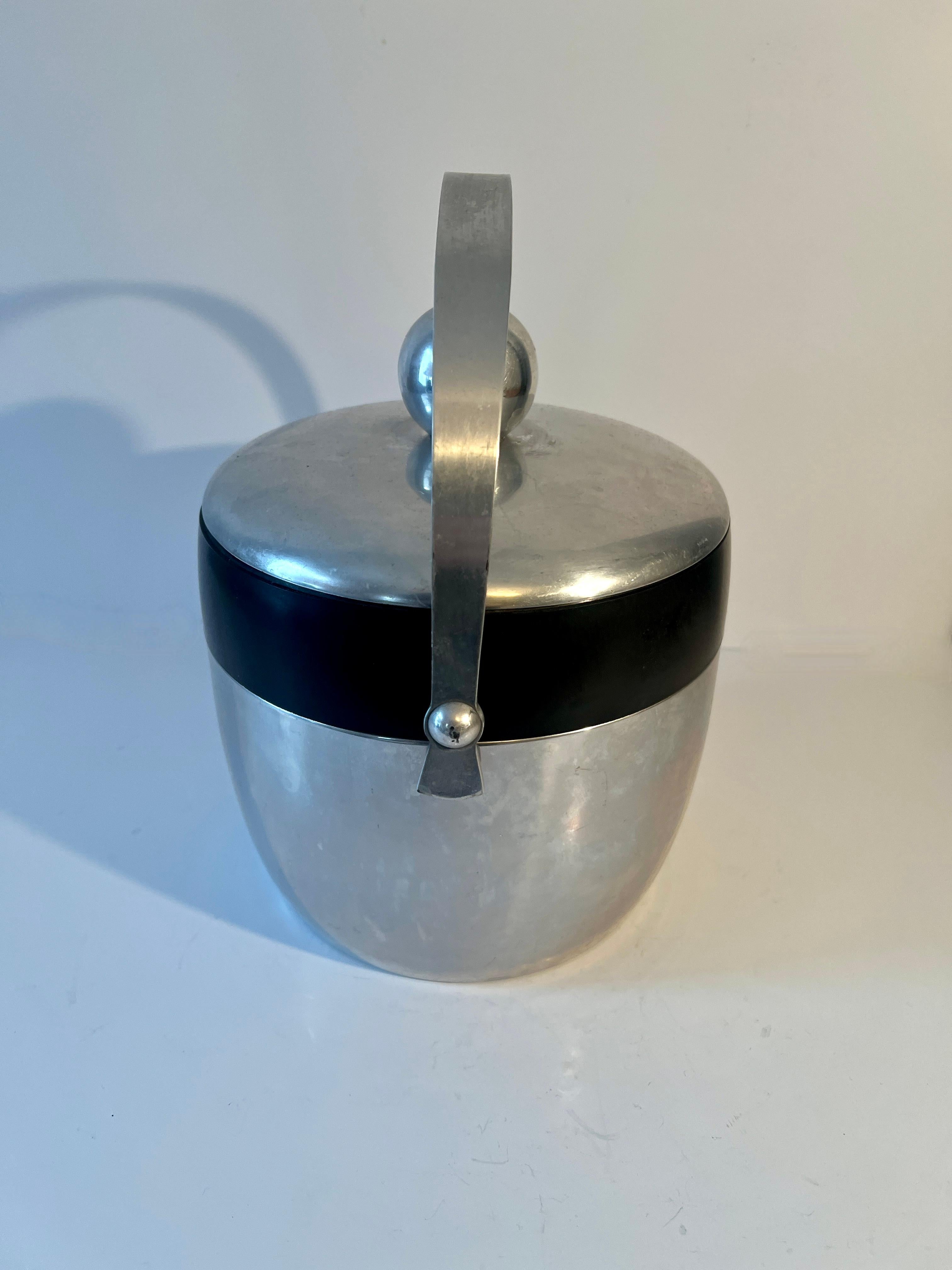 Mid Century Modern Aluminum and Resin Lined Ice Bucket with Handle For Sale 1