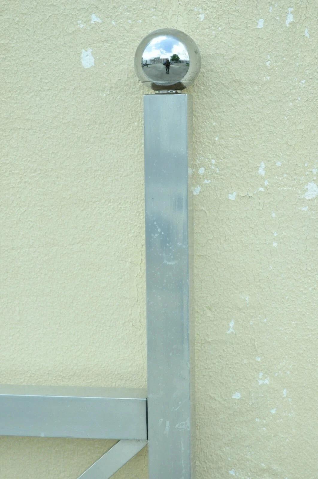 Mid Century Modern Aluminium Metall Finial Post X-Frame Queen Size Bett Kopfteil (Unbekannt) im Angebot