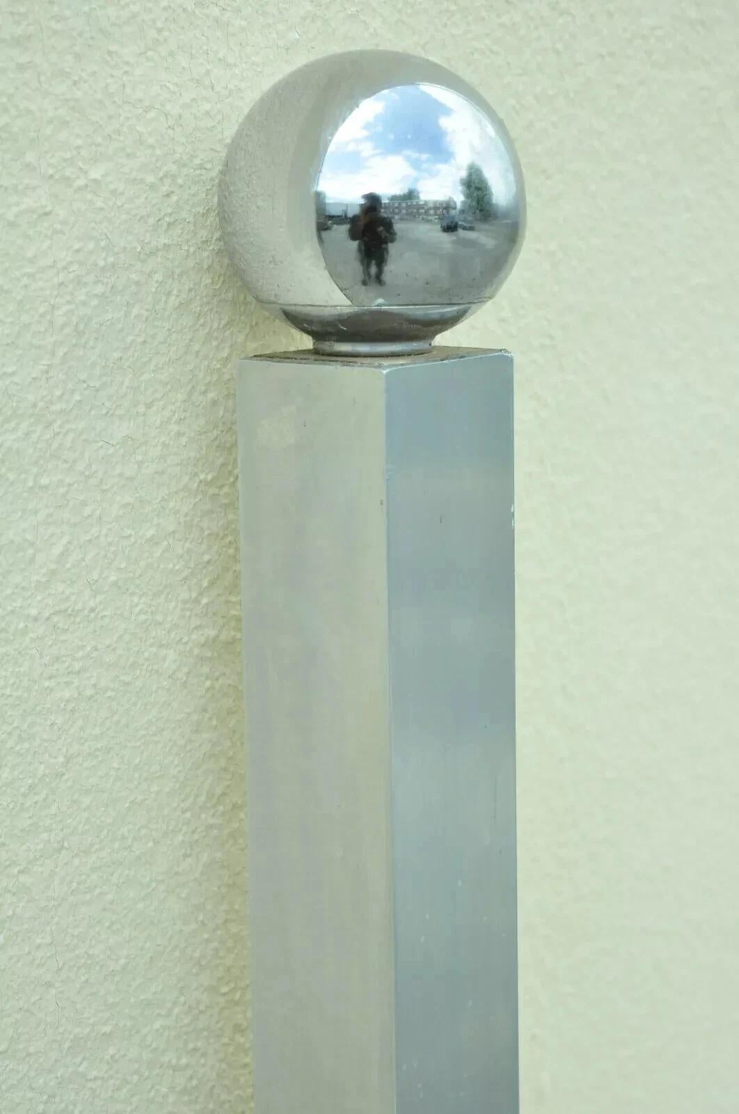 Mid Century Modern Aluminium Metall Finial Post X-Frame Queen Size Bett Kopfteil im Zustand „Gut“ im Angebot in Philadelphia, PA