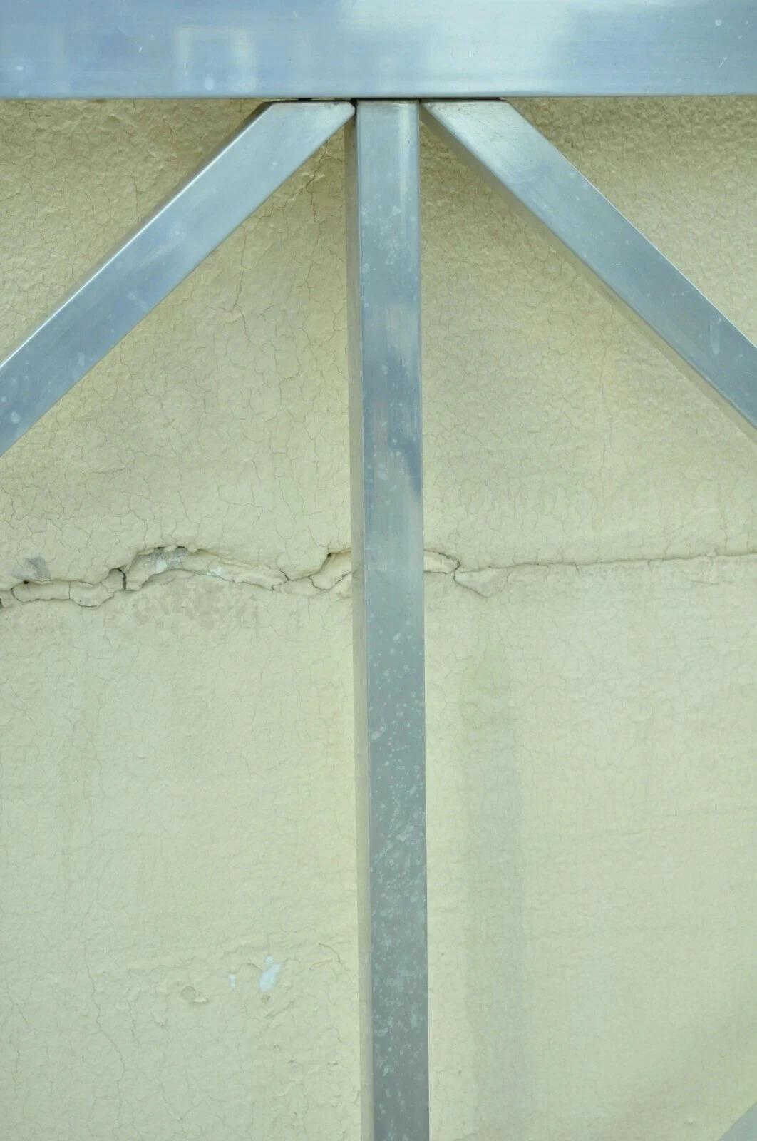 Mid Century Modern Aluminium Metall Finial Post X-Frame Queen Size Bett Kopfteil (20. Jahrhundert) im Angebot