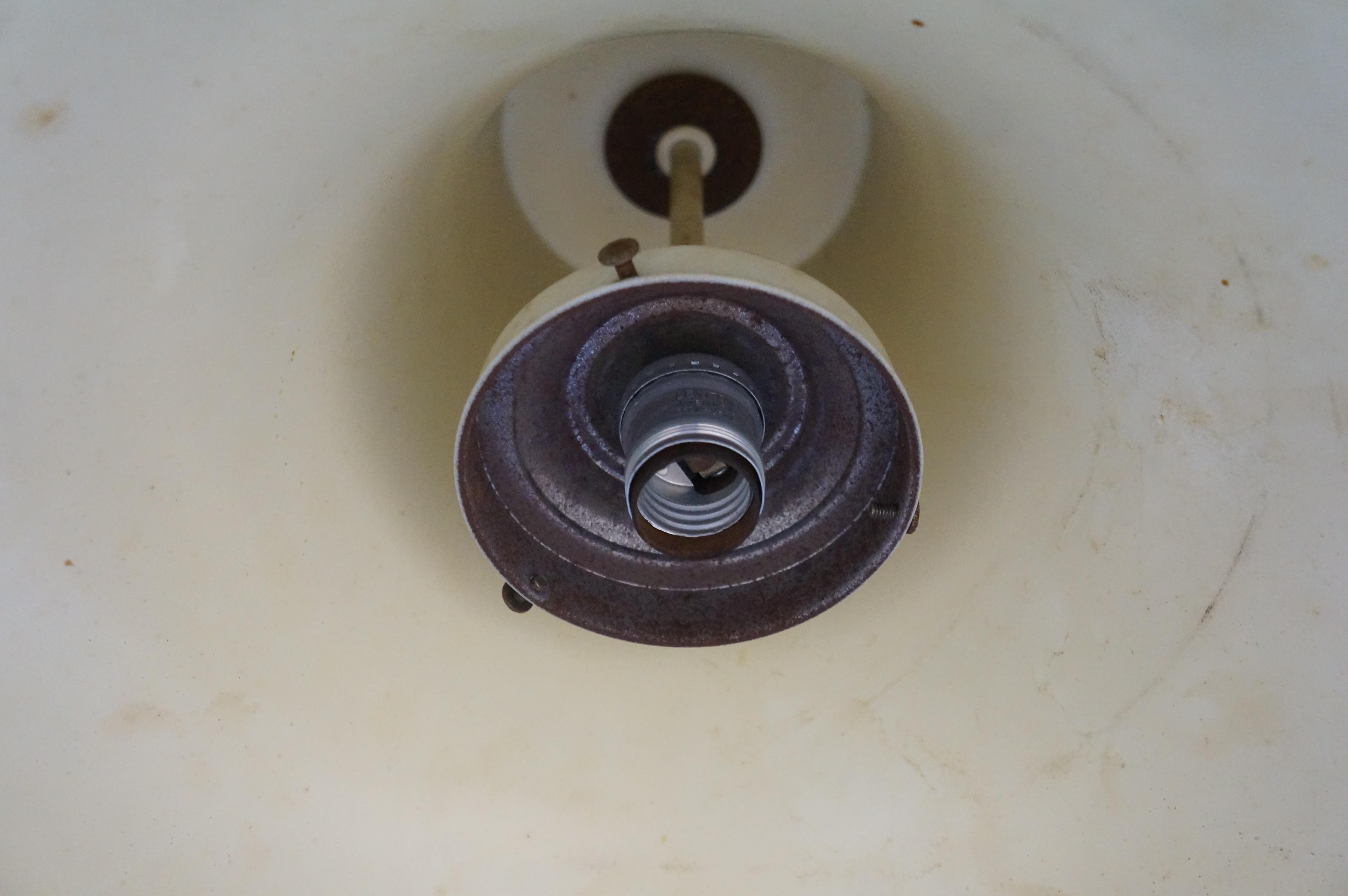 Ciondolo a globo in plastica e alluminio di metà secolo, 16