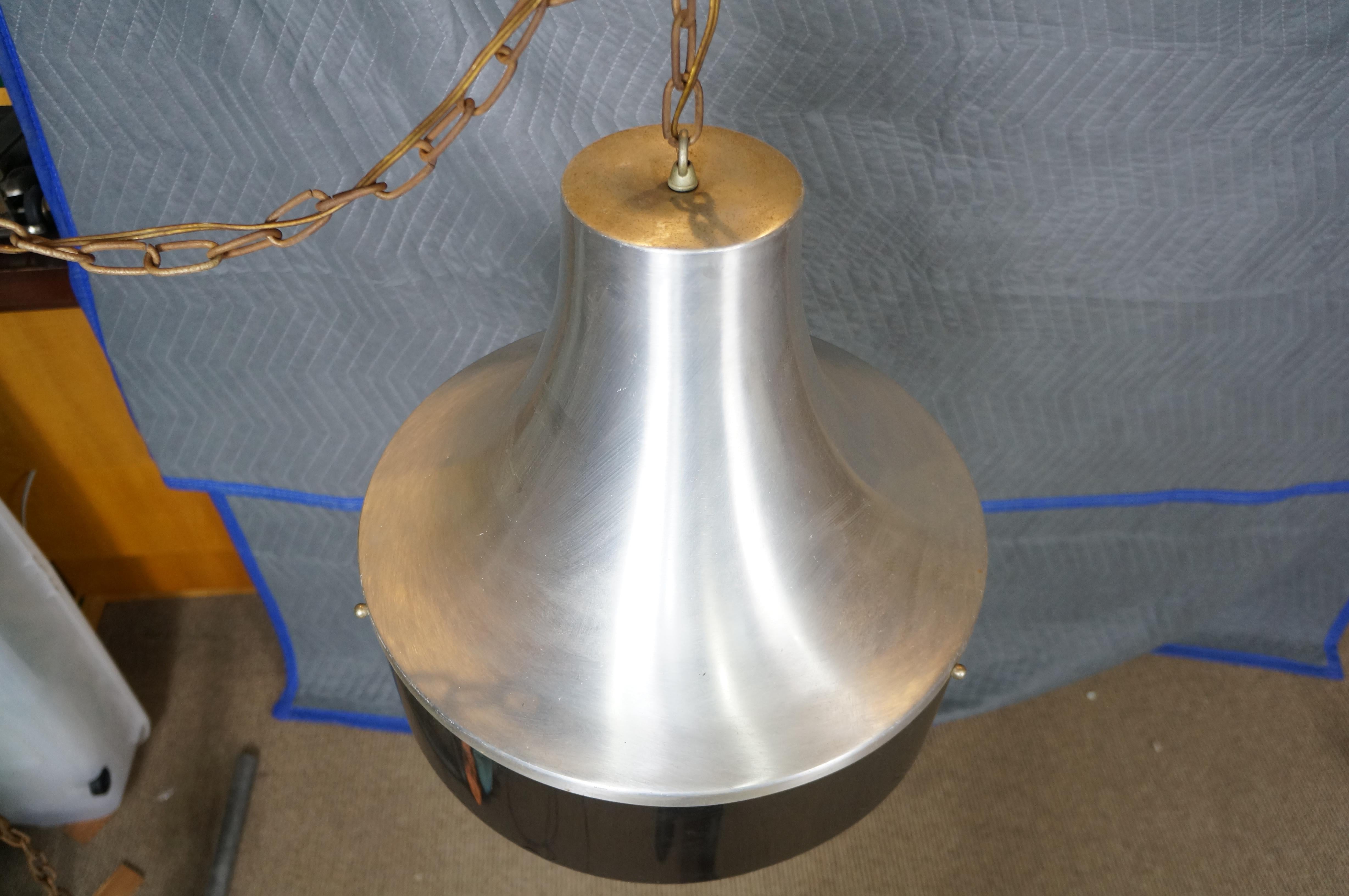 XX secolo Ciondolo a globo in plastica e alluminio di metà secolo, 16