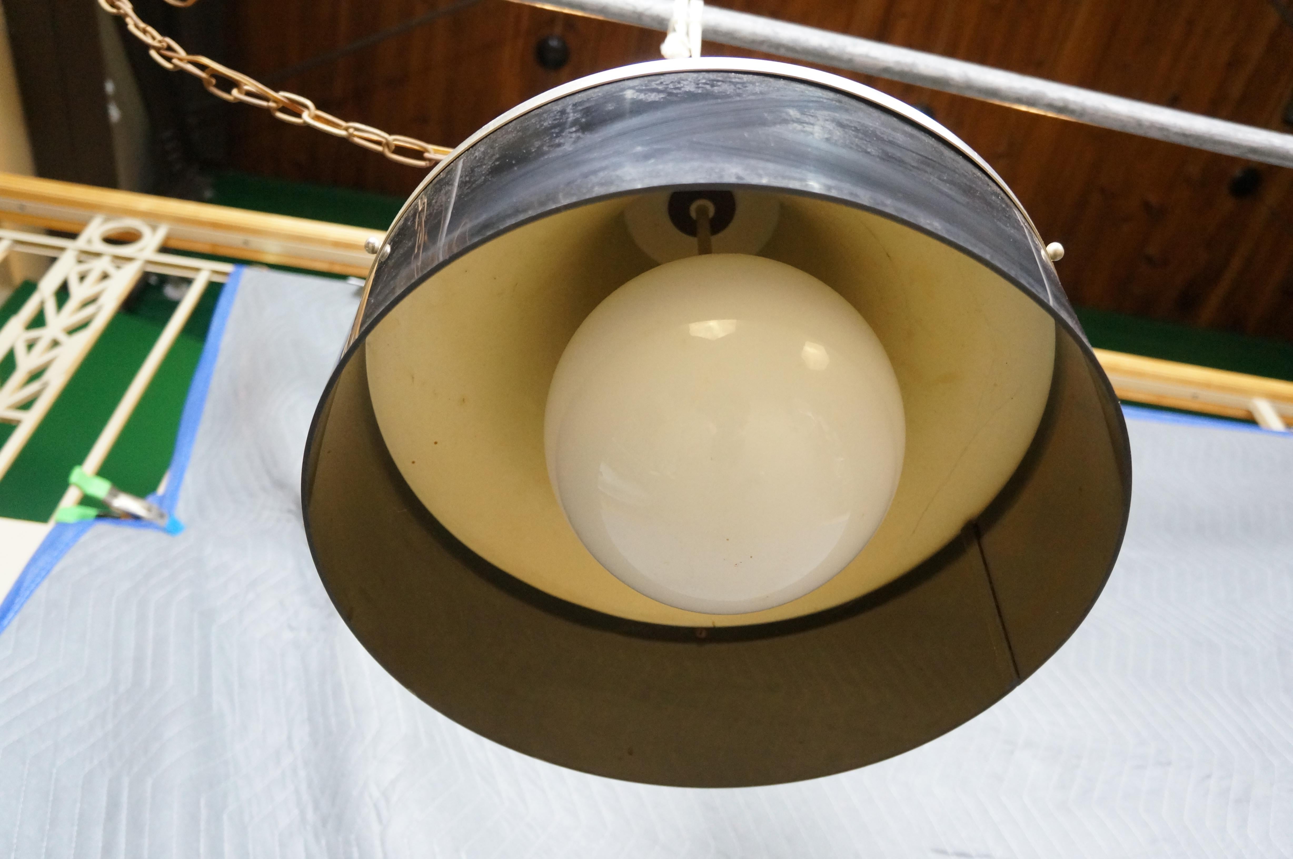 Ciondolo a globo in plastica e alluminio di metà secolo, 16