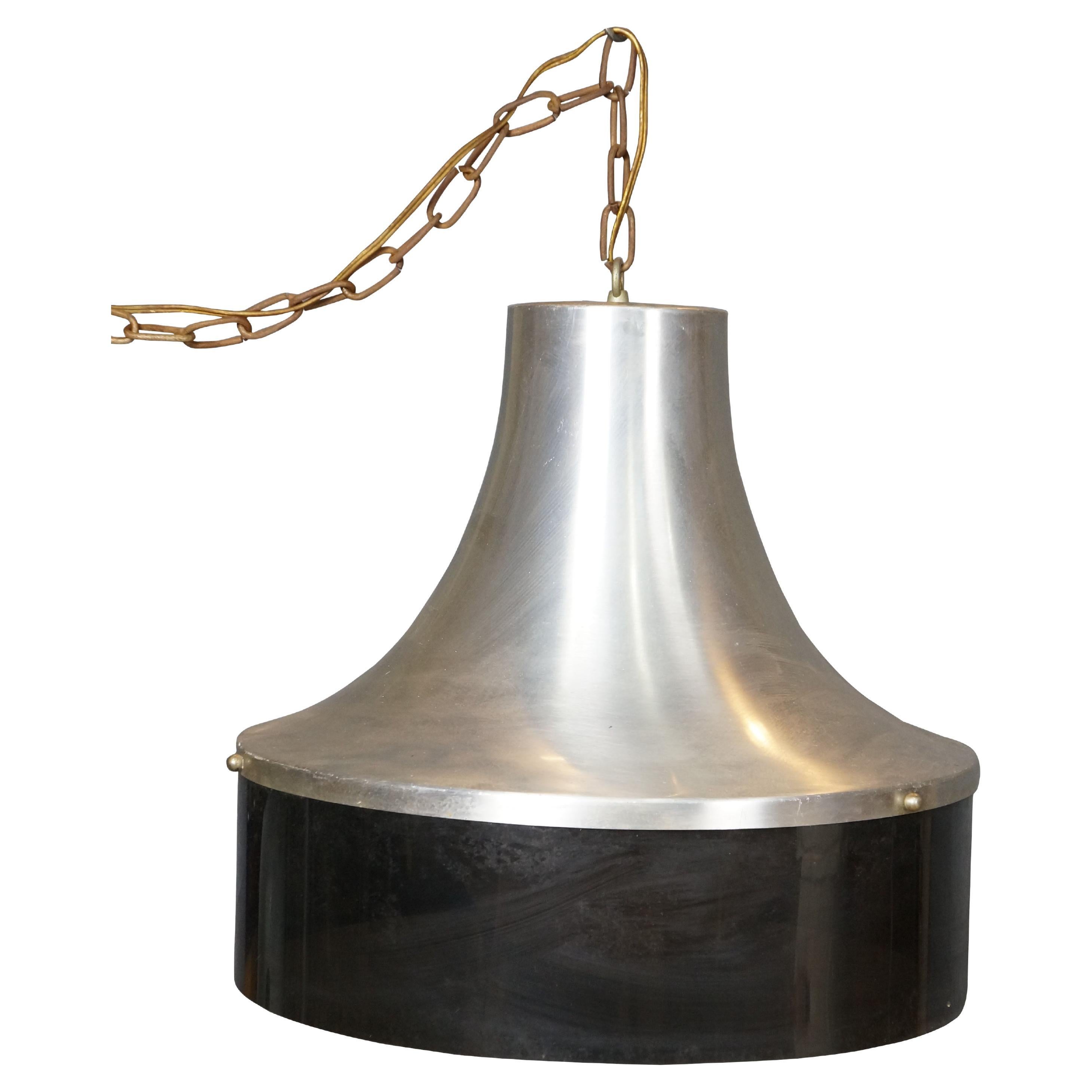 Ciondolo a globo in plastica e alluminio di metà secolo, 16". in vendita