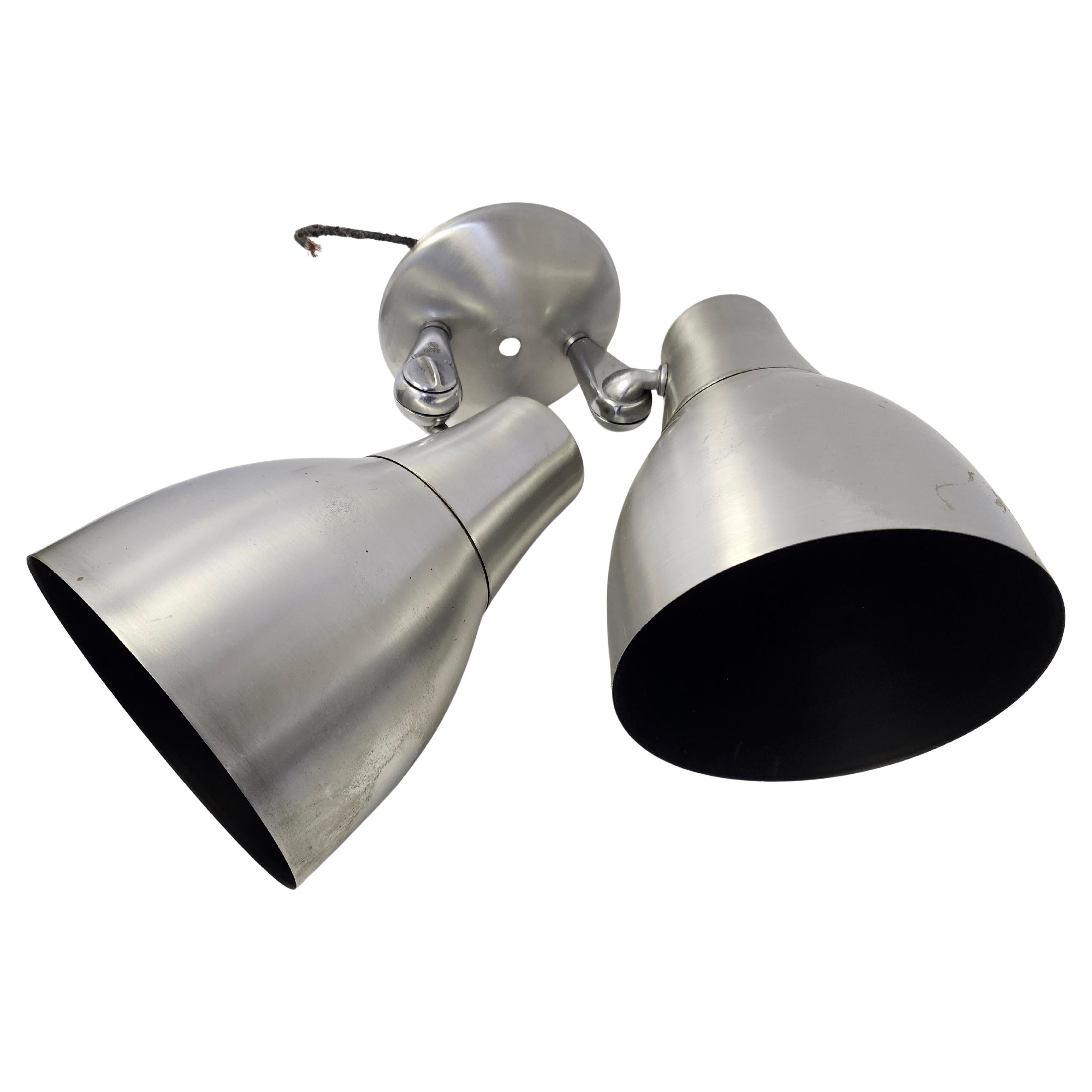 Pareja de dobles Lightolier de aluminio moderno de mediados de siglo Hecho a mano en venta