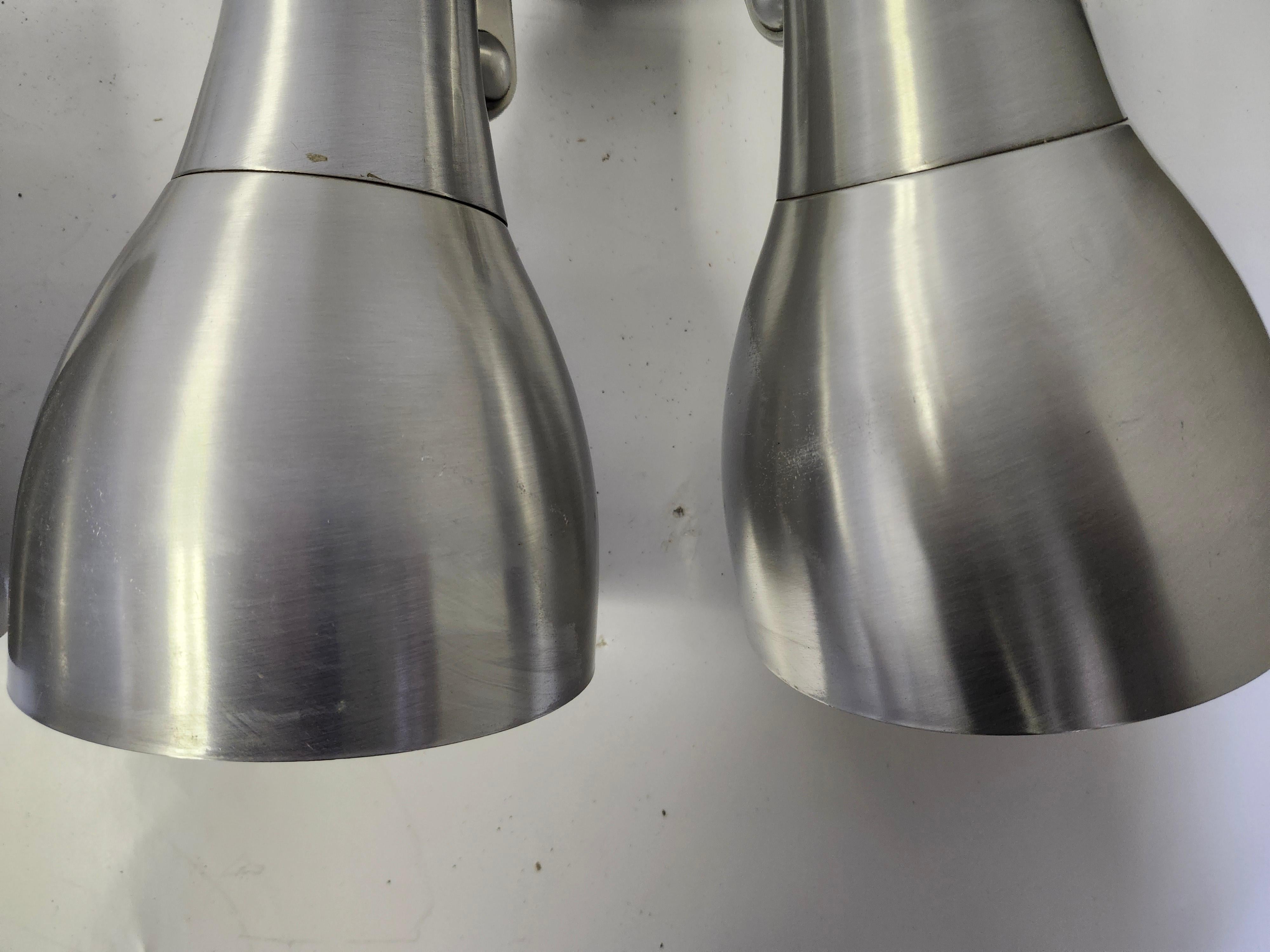 Pareja de dobles Lightolier de aluminio moderno de mediados de siglo en venta 1