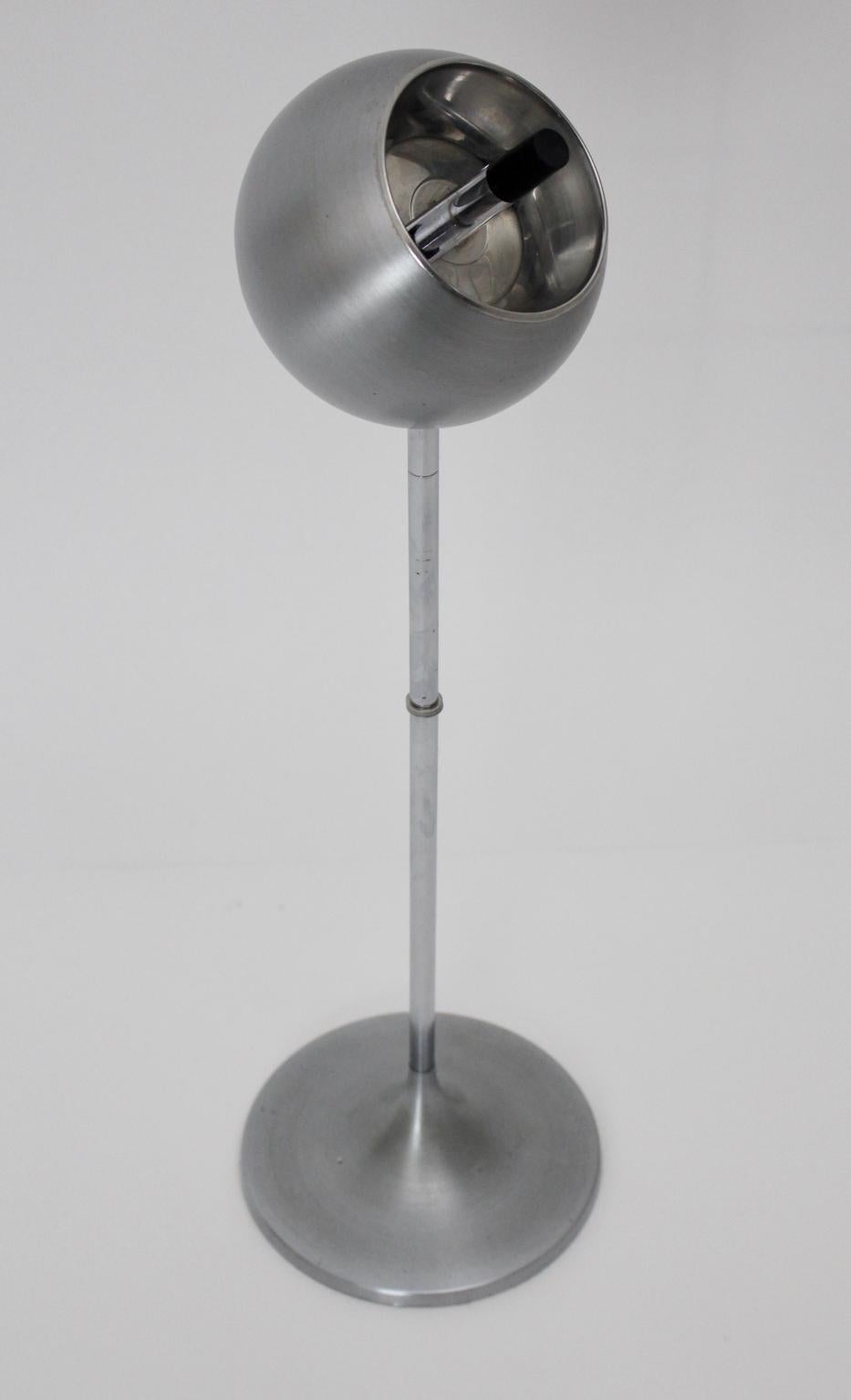 This presented ashtray Stand was made of aluminum and plastic. Also the ashtray is stamped underneath.
Furthermore the ashtray is easy to disassemble for cleaning.
Measures:
Diameter: 19.5 cm
Height: 63.5 cm
All measures are approximate.
