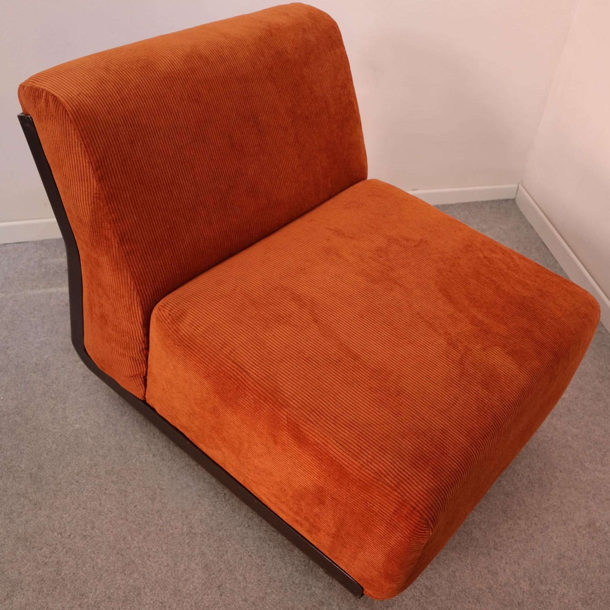 Mid-Century Modern Amanta 24 Armchair Modular Sofa by Mario Bellini for B&B Italia, 1970s

This exceptional set of 10 Amanta 24 lounge chairs, designed by Mario Bellini for B&B Italia, is a rare and sought-after model, produced in 1981. As seen in