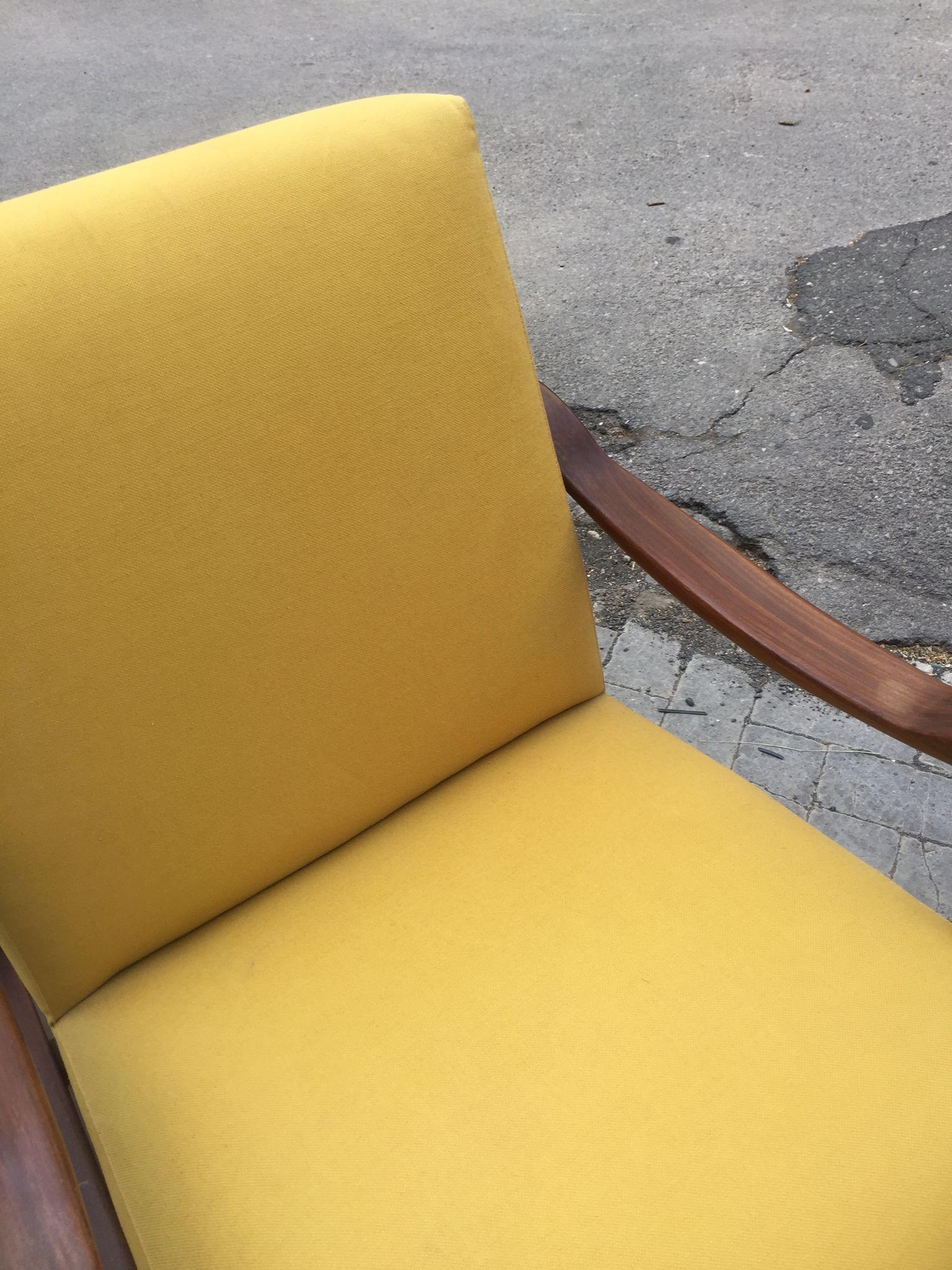 Moderner Sessel aus der Mitte des Jahrhunderts im Stil von Gianfranco Frattini, 1960er Jahre (Moderne der Mitte des Jahrhunderts) im Angebot