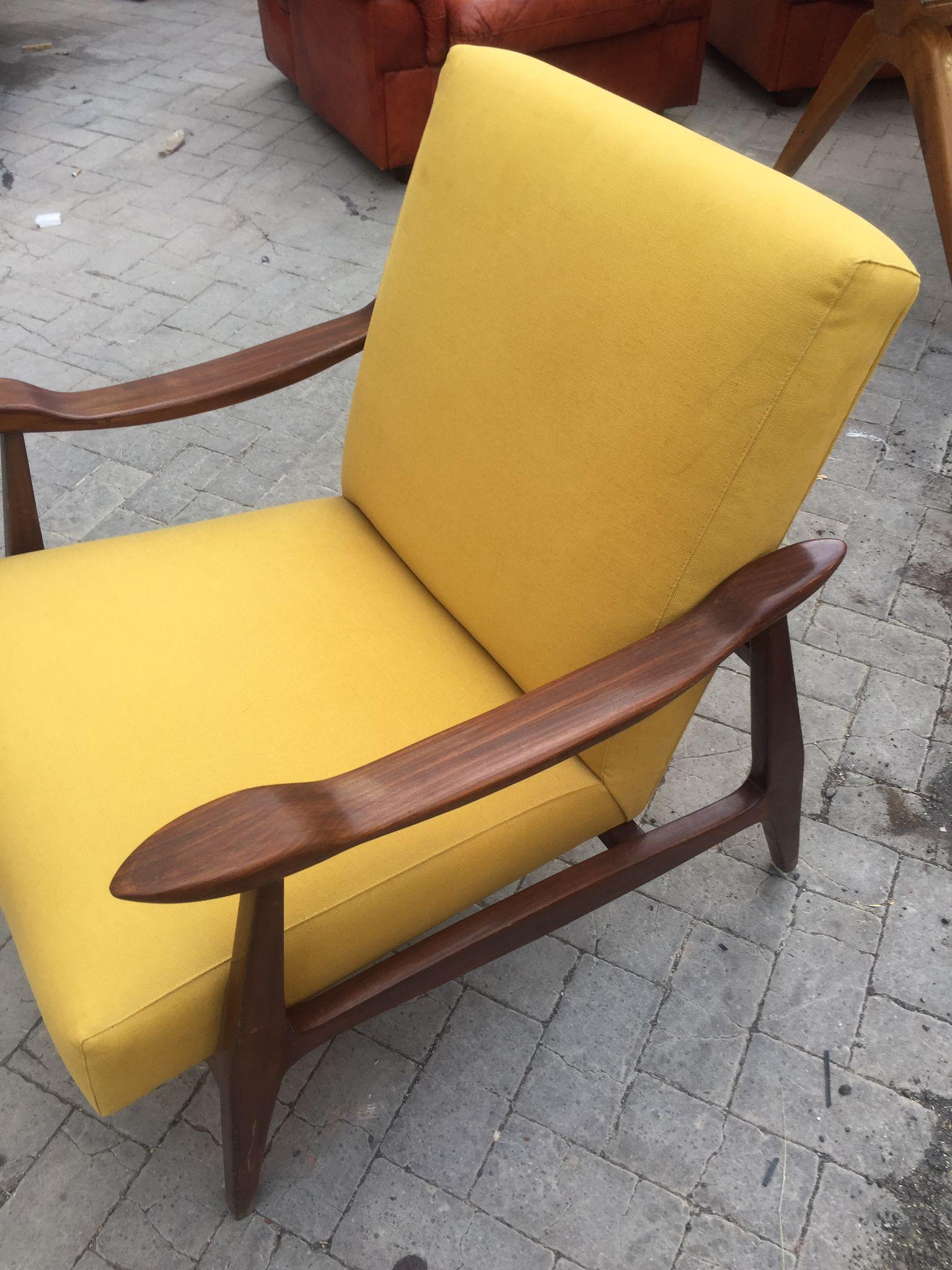 Moderner Sessel aus der Mitte des Jahrhunderts im Stil von Gianfranco Frattini, 1960er Jahre (Mitte des 20. Jahrhunderts) im Angebot