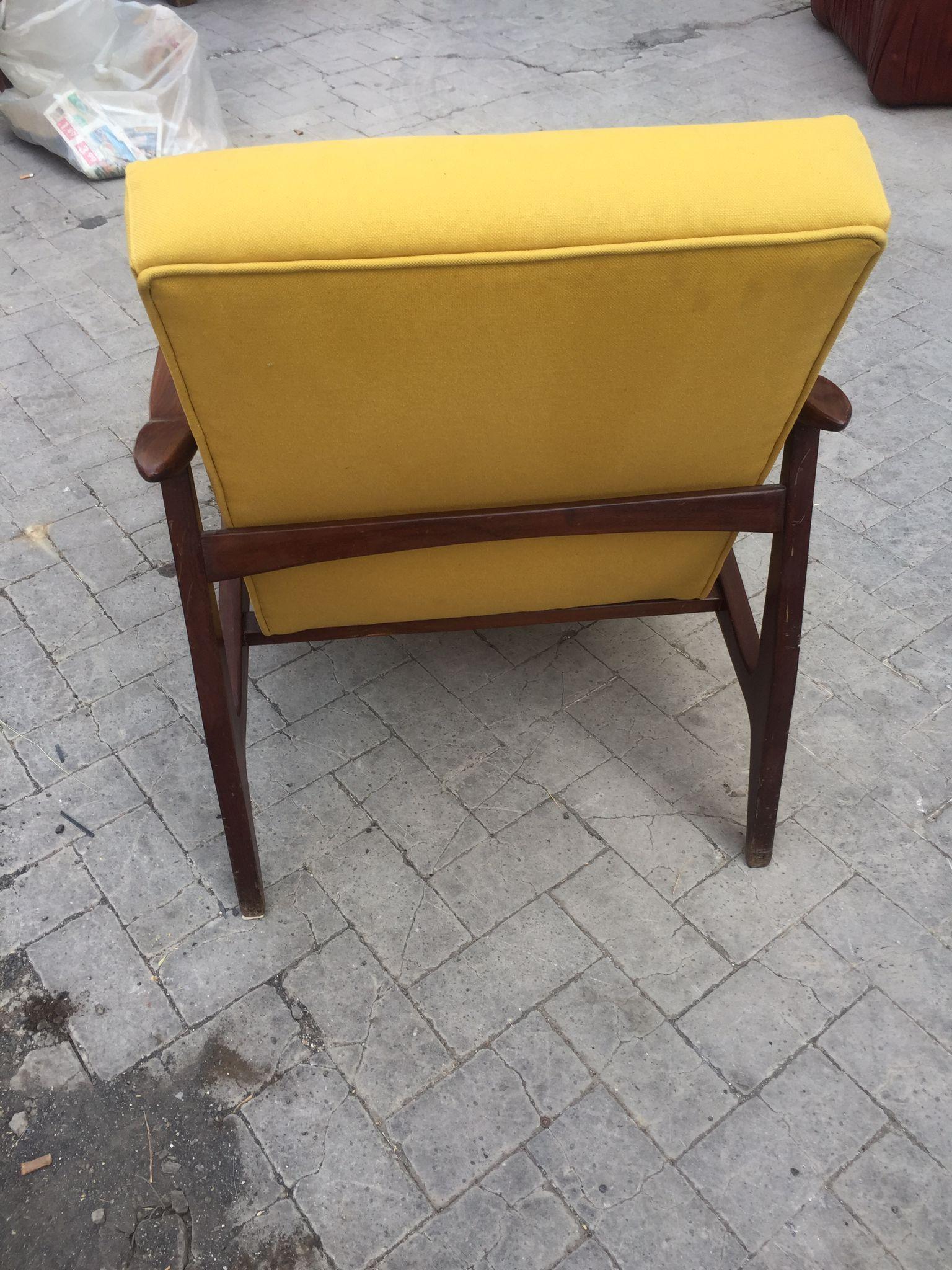 Moderner Sessel aus der Mitte des Jahrhunderts im Stil von Gianfranco Frattini, 1960er Jahre (Baumwolle) im Angebot