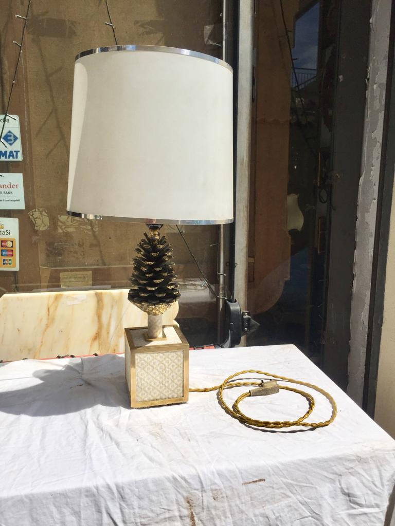 Mid-Century Modern, amazing brass ananas table lamp. Italy 1960
Good condition overall, original patina, runs on both 110-240 volts and needs two normal E27 bulbs.
This fantastic table lamp is in good condition with age-related signs of wear on