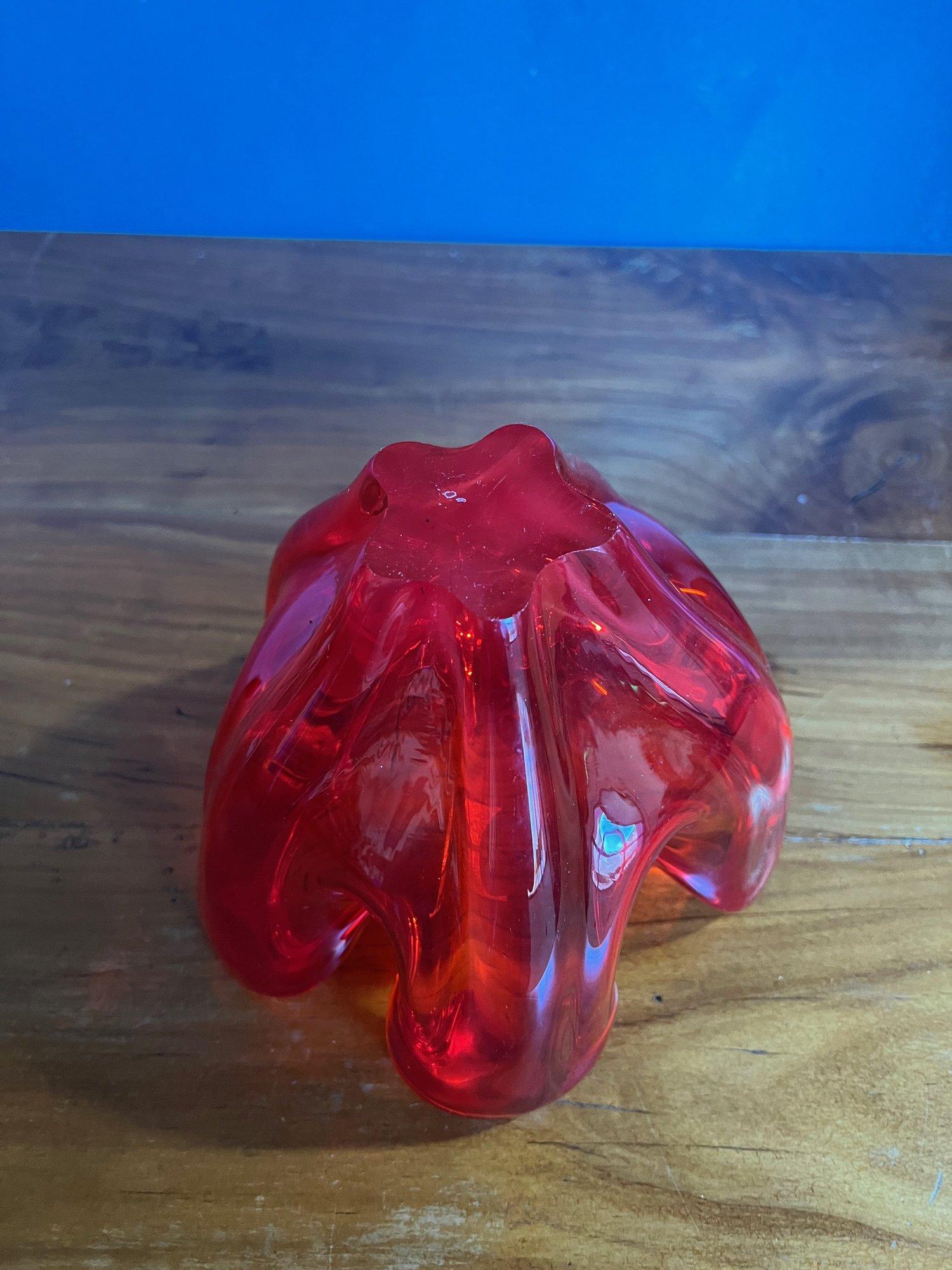 Mid-Century Modern Amberina Colored Glass Dish For Sale 5