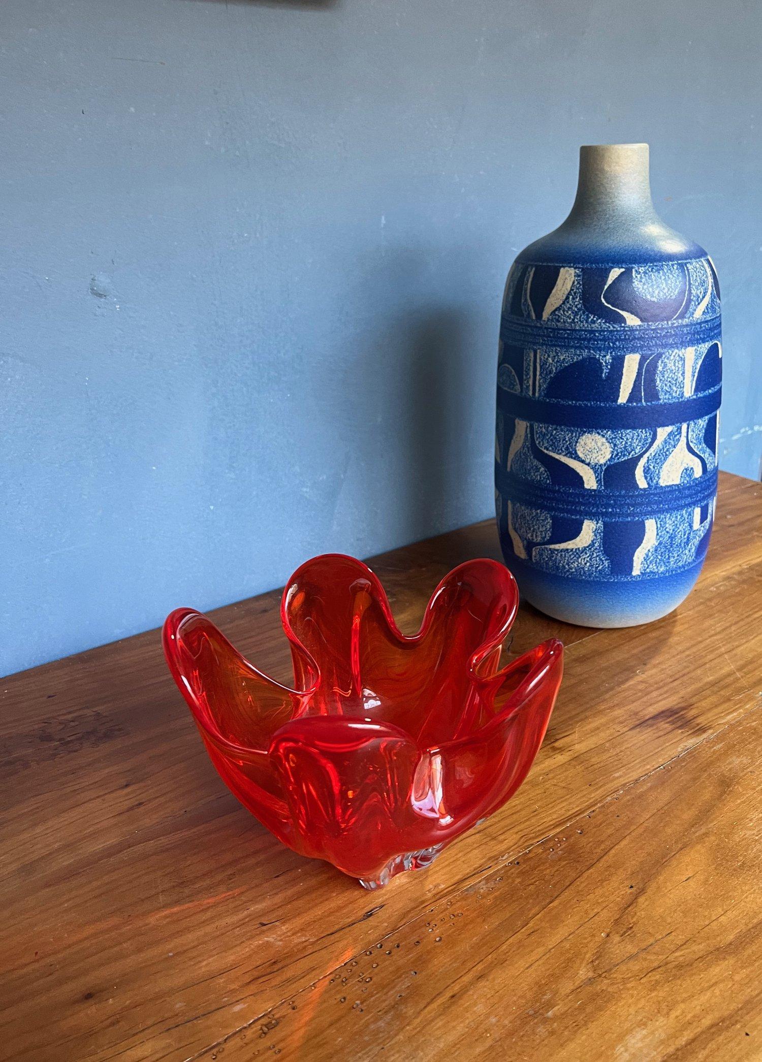 American Mid-Century Modern Amberina Colored Glass Dish For Sale