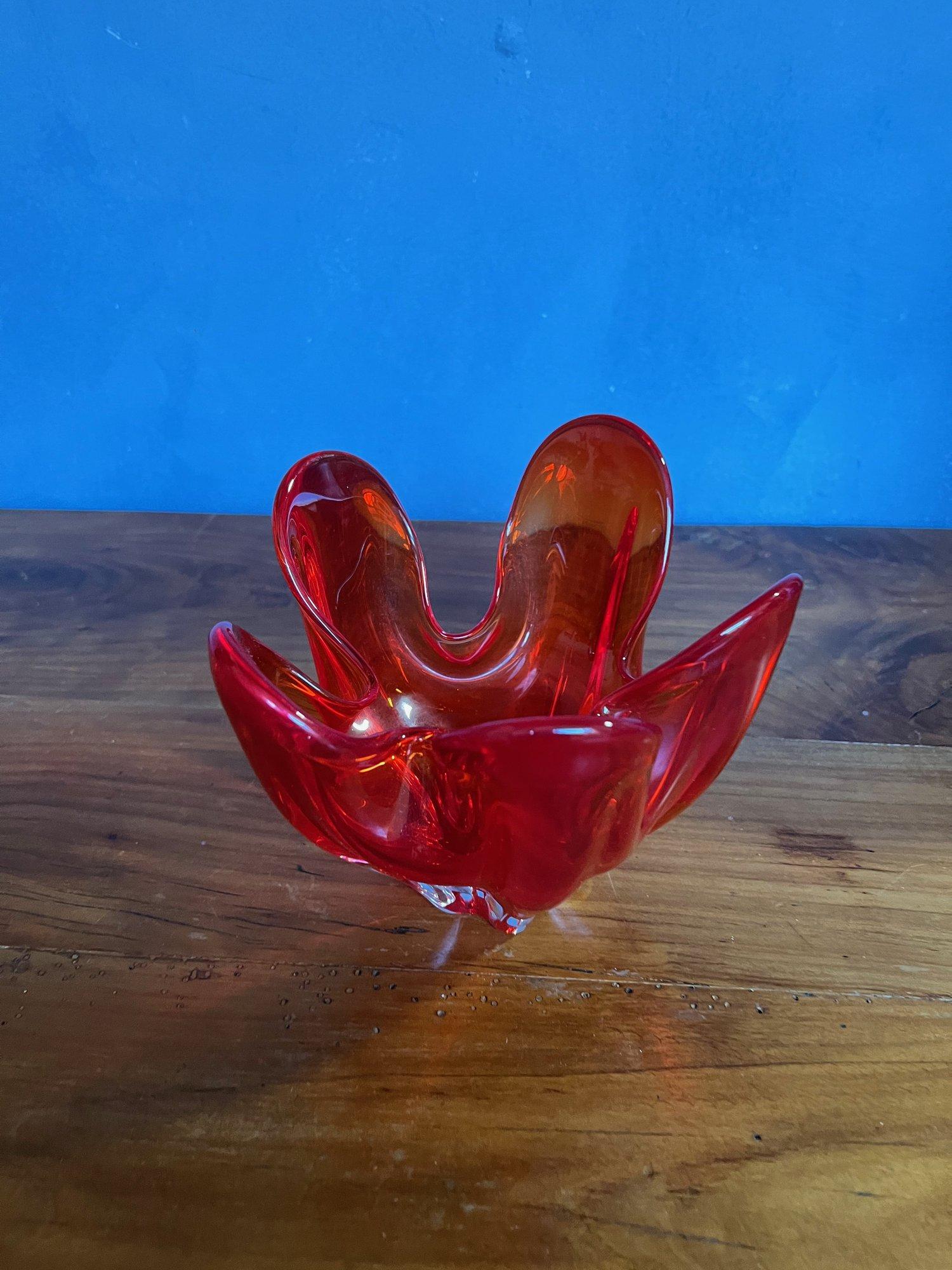 Mid-Century Modern Amberina Colored Glass Dish For Sale 1
