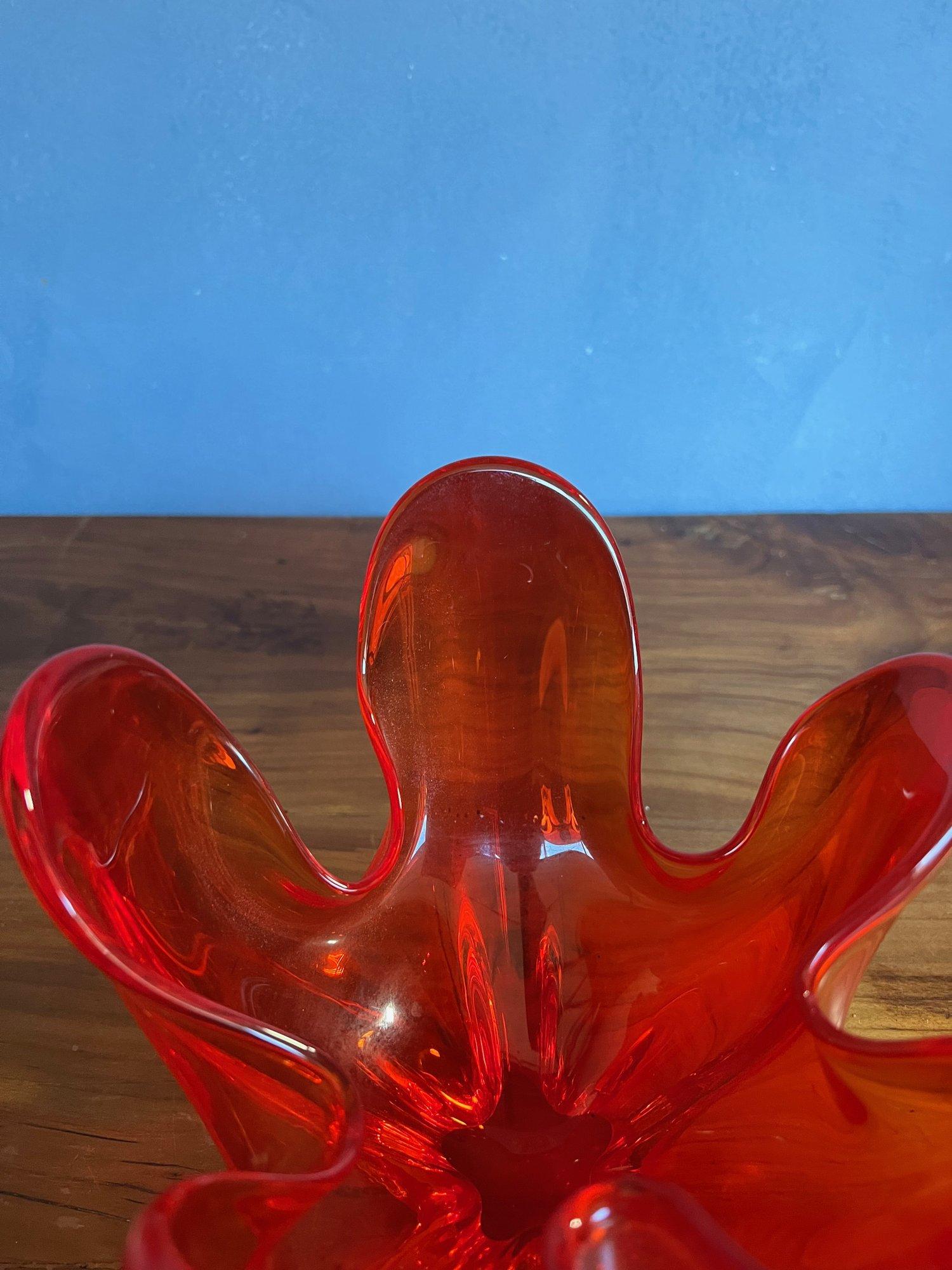 Mid-Century Modern Amberina Colored Glass Dish For Sale 3
