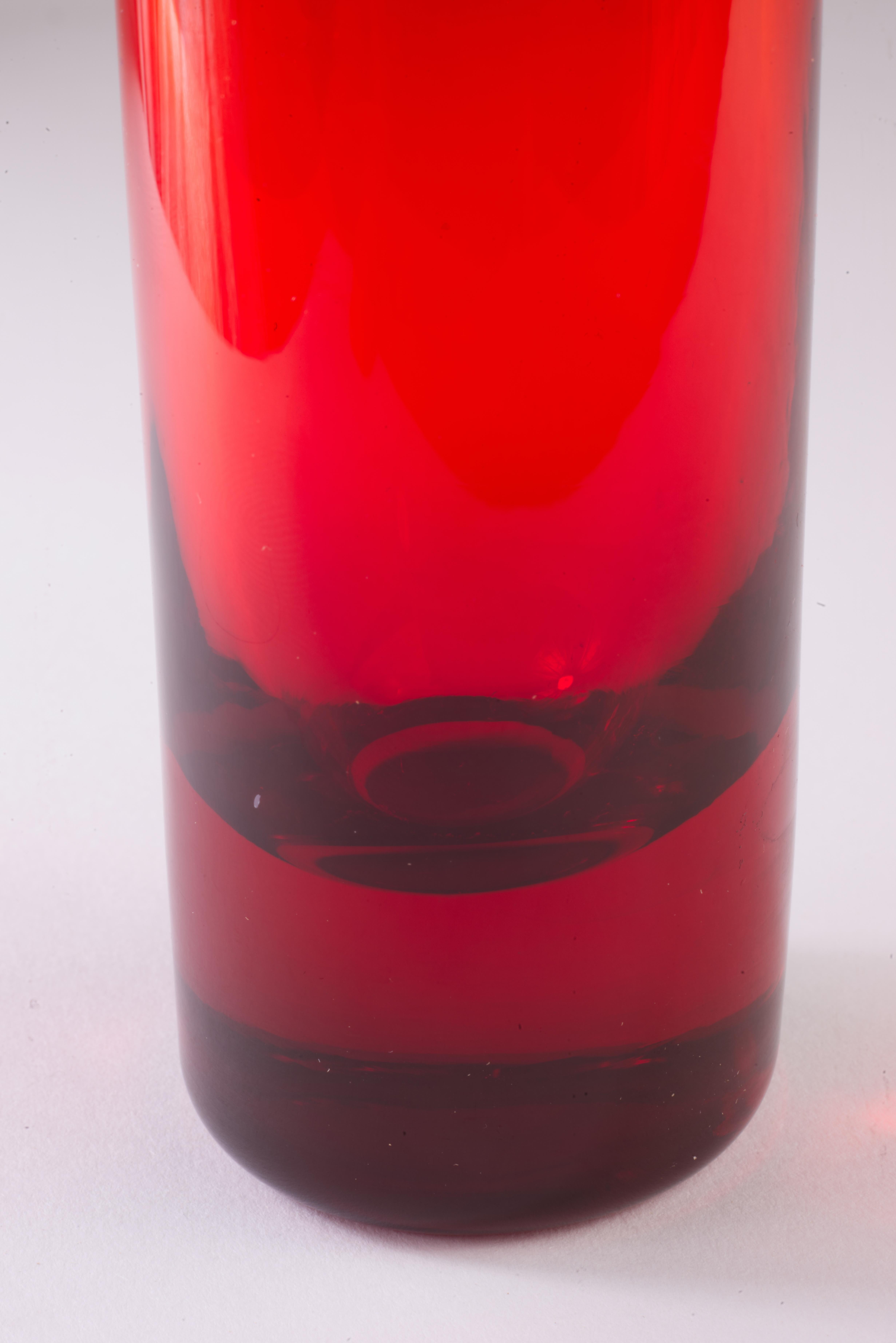 Jarrón de cristal para capullos Amberina de mediados del siglo XX Estadounidense en venta