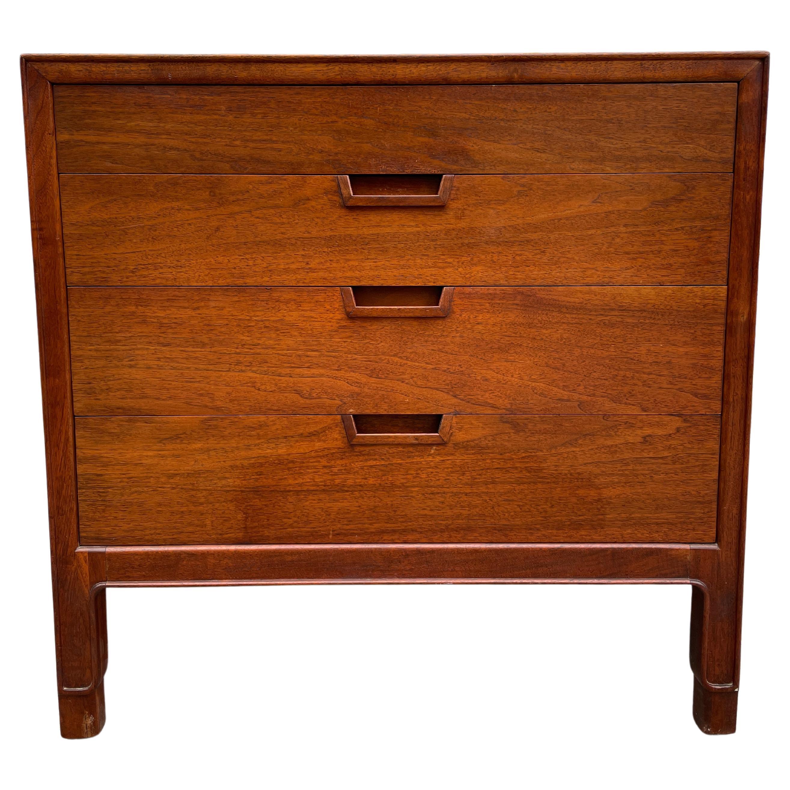 Mid Century Modern American 4 Drawer Dresser by Janus For Sale