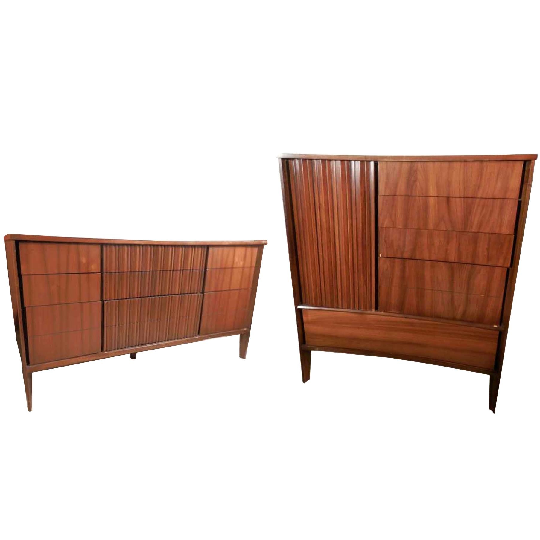 Mid-Century Modern American Bedroom Set by Unagusta For Sale