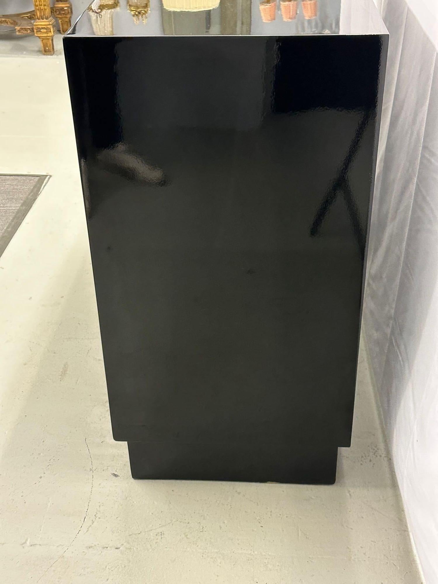 Mid-Century Modern American Designer Black Lacquer Cabinets / Nightstands, Brass In Good Condition For Sale In Stamford, CT