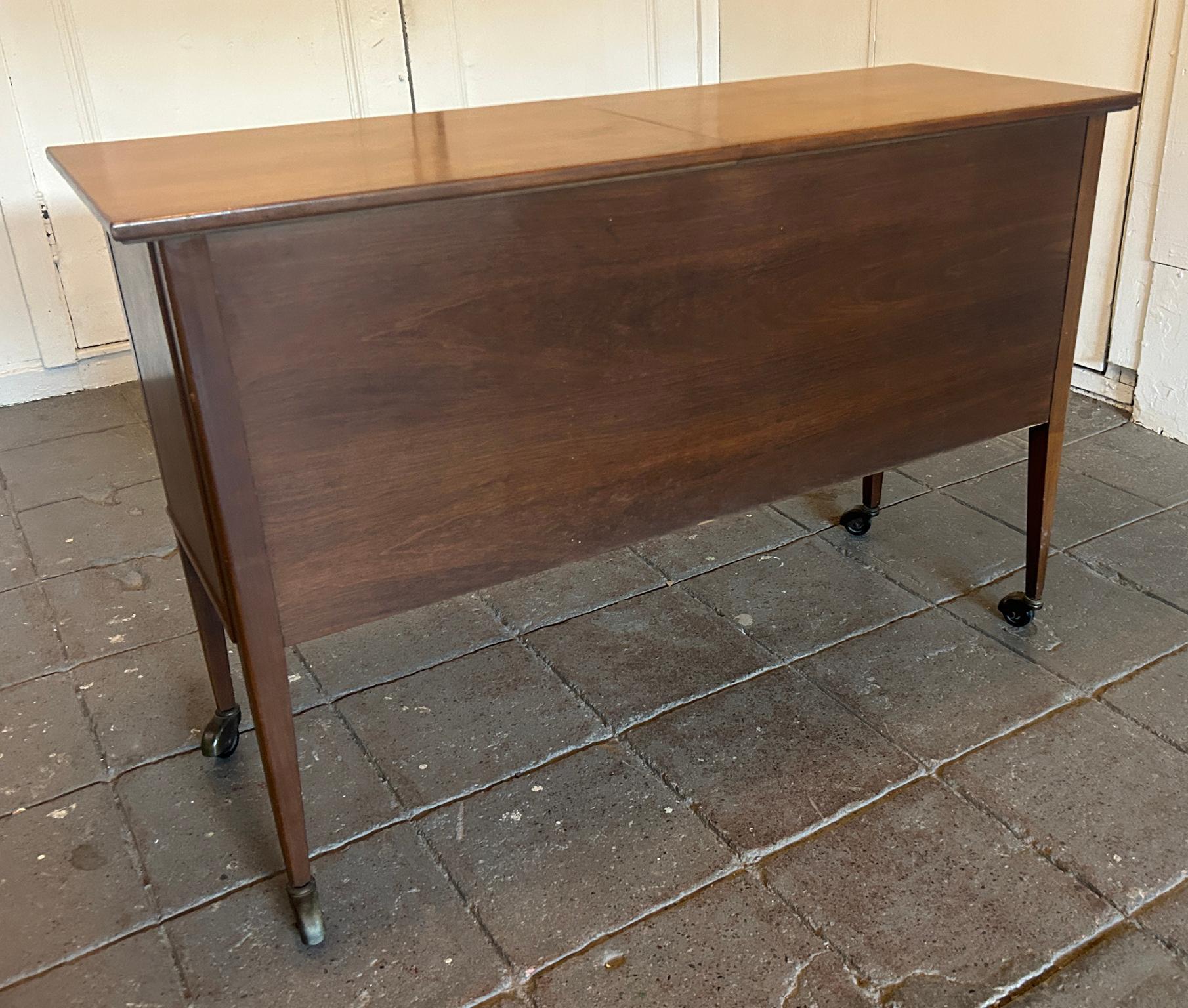 Mid Century Modern American Expanding rolling Walnut Bar Buffet Cart Janus For Sale 3