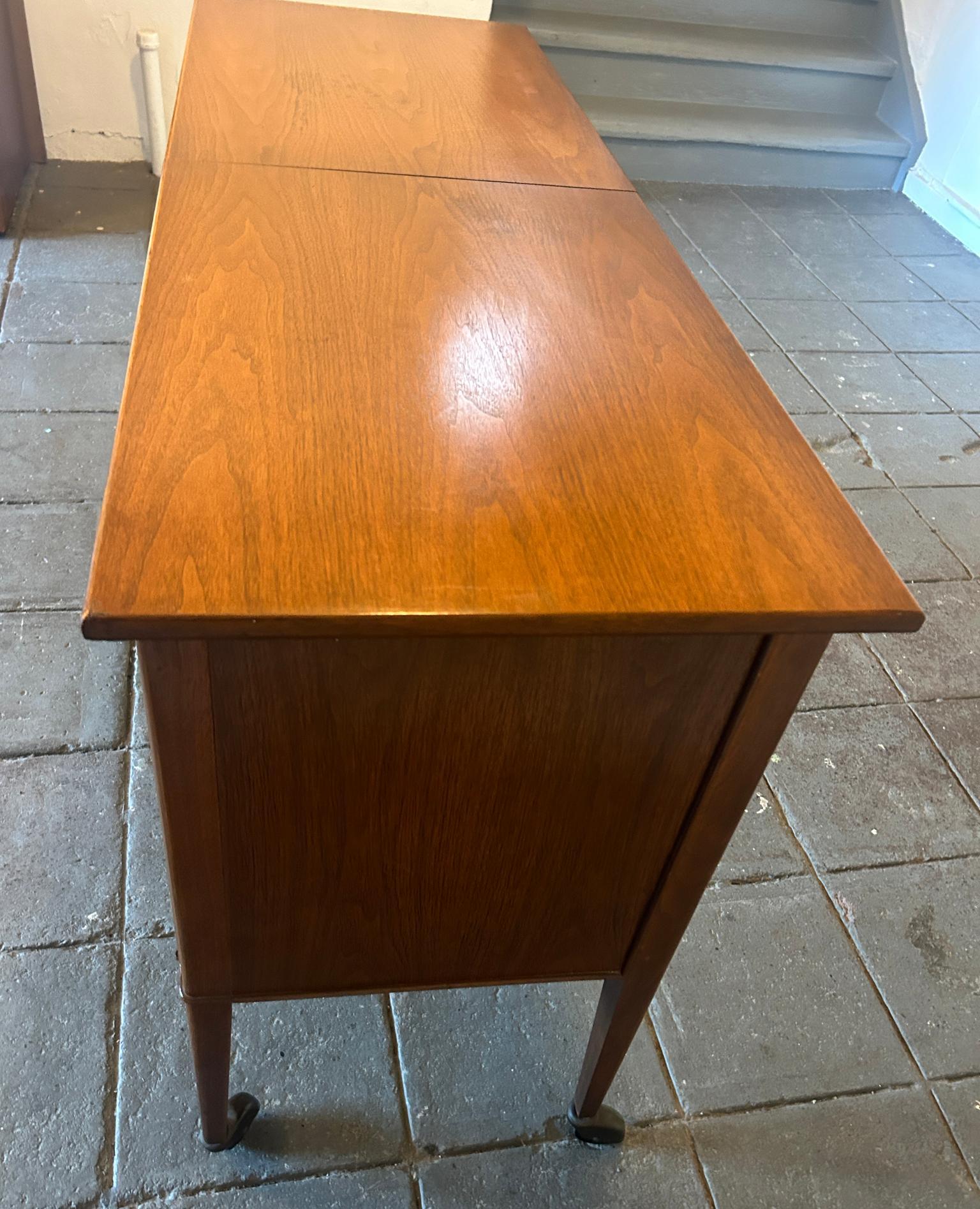 Mid Century Modern American Expanding rolling Walnut Bar Buffet Cart Janus For Sale 2