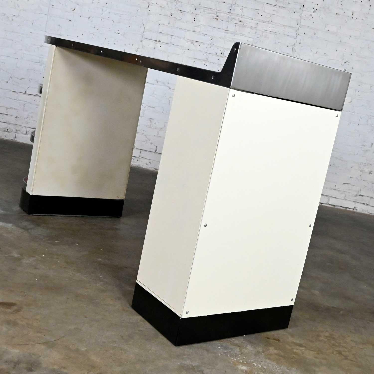 Mid Century Modern American Kitchens Brunch Bar Metal Kitchen Peninsula by Avco 2