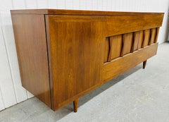 Mid-Century Modern American of Martinsville 9-Drawer Dresser