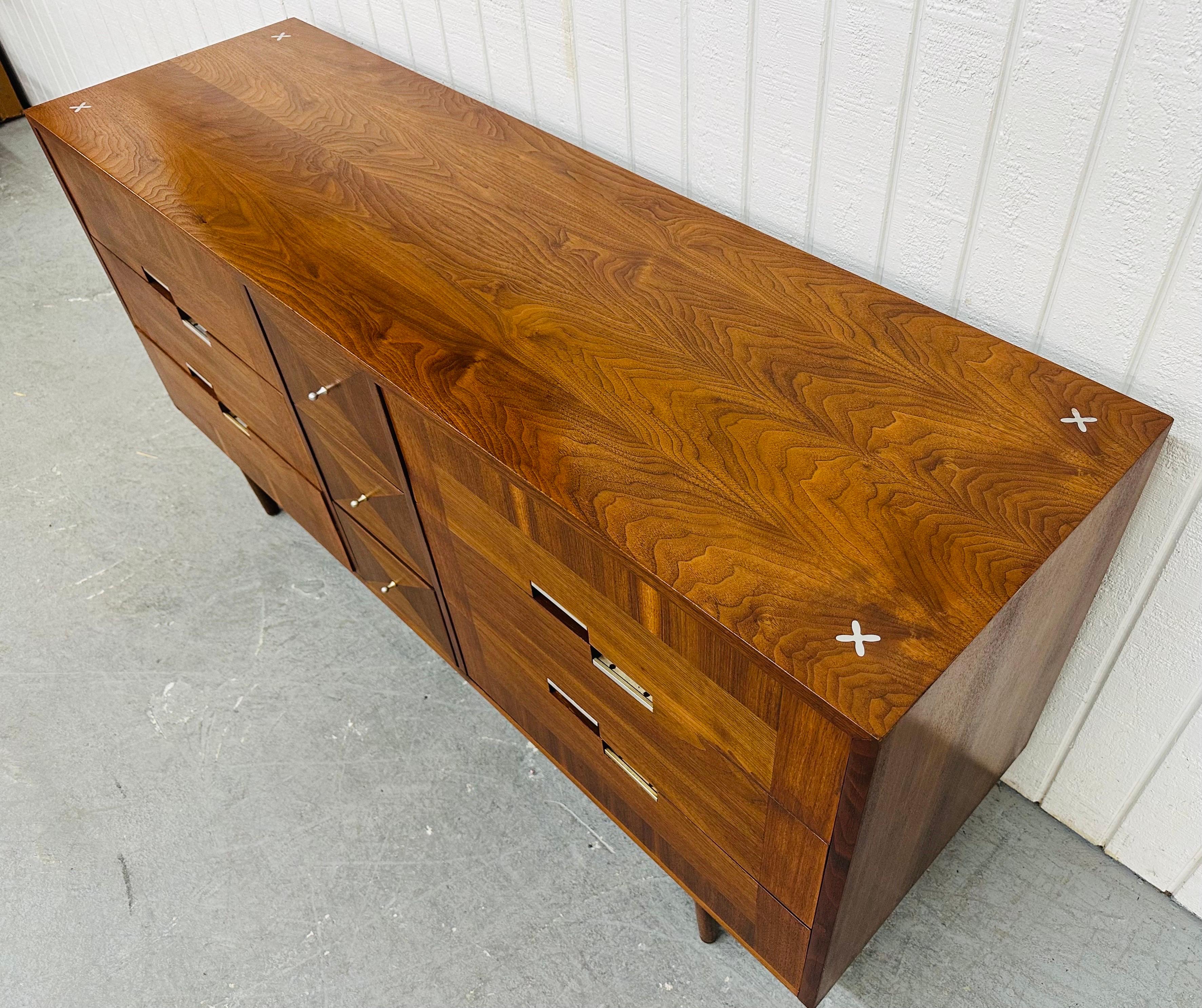20th Century Mid-Century Modern American of Martinsville 9-Drawer Dresser