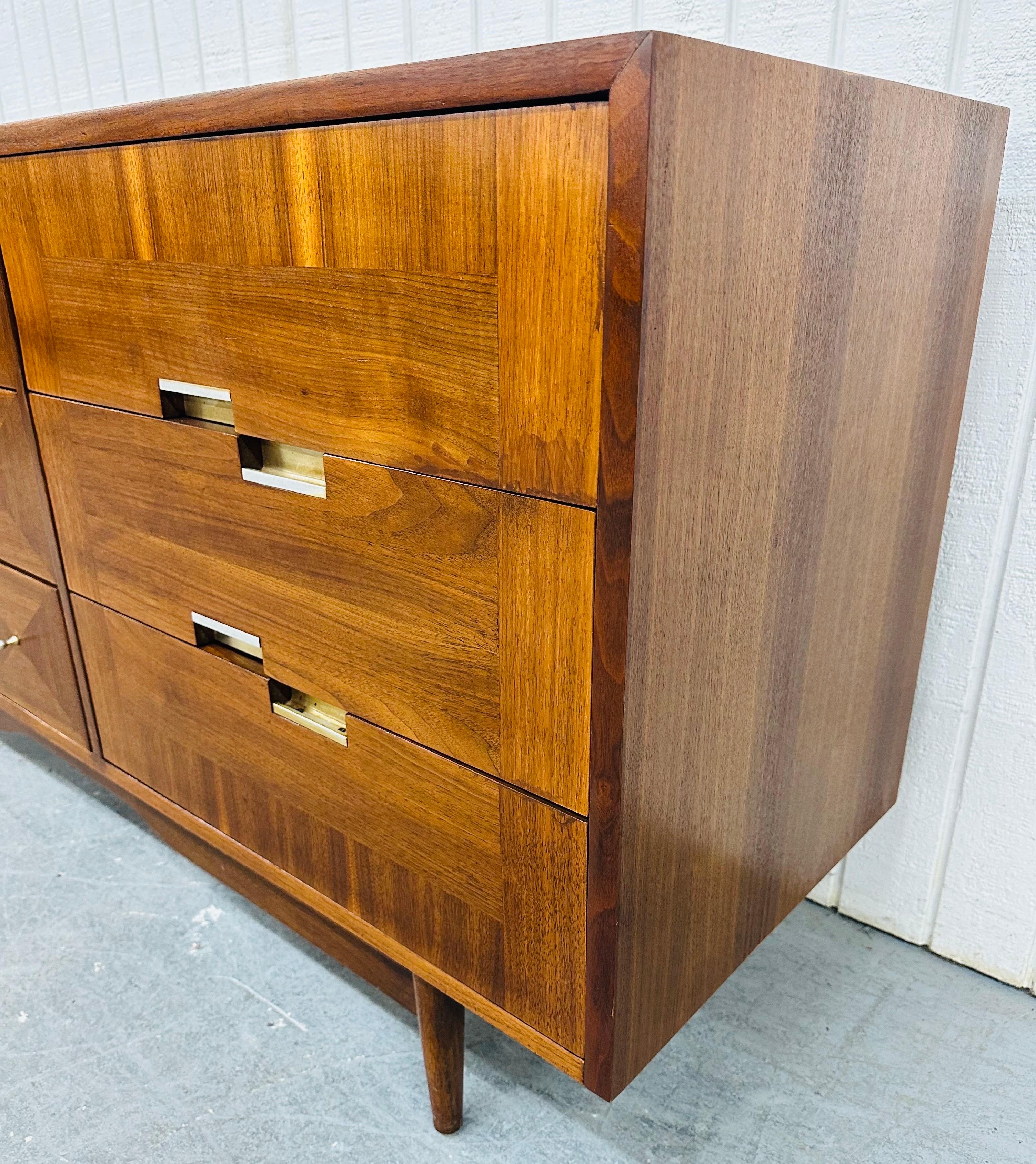 Mid-Century Modern American of Martinsville 9-Drawer Dresser 1
