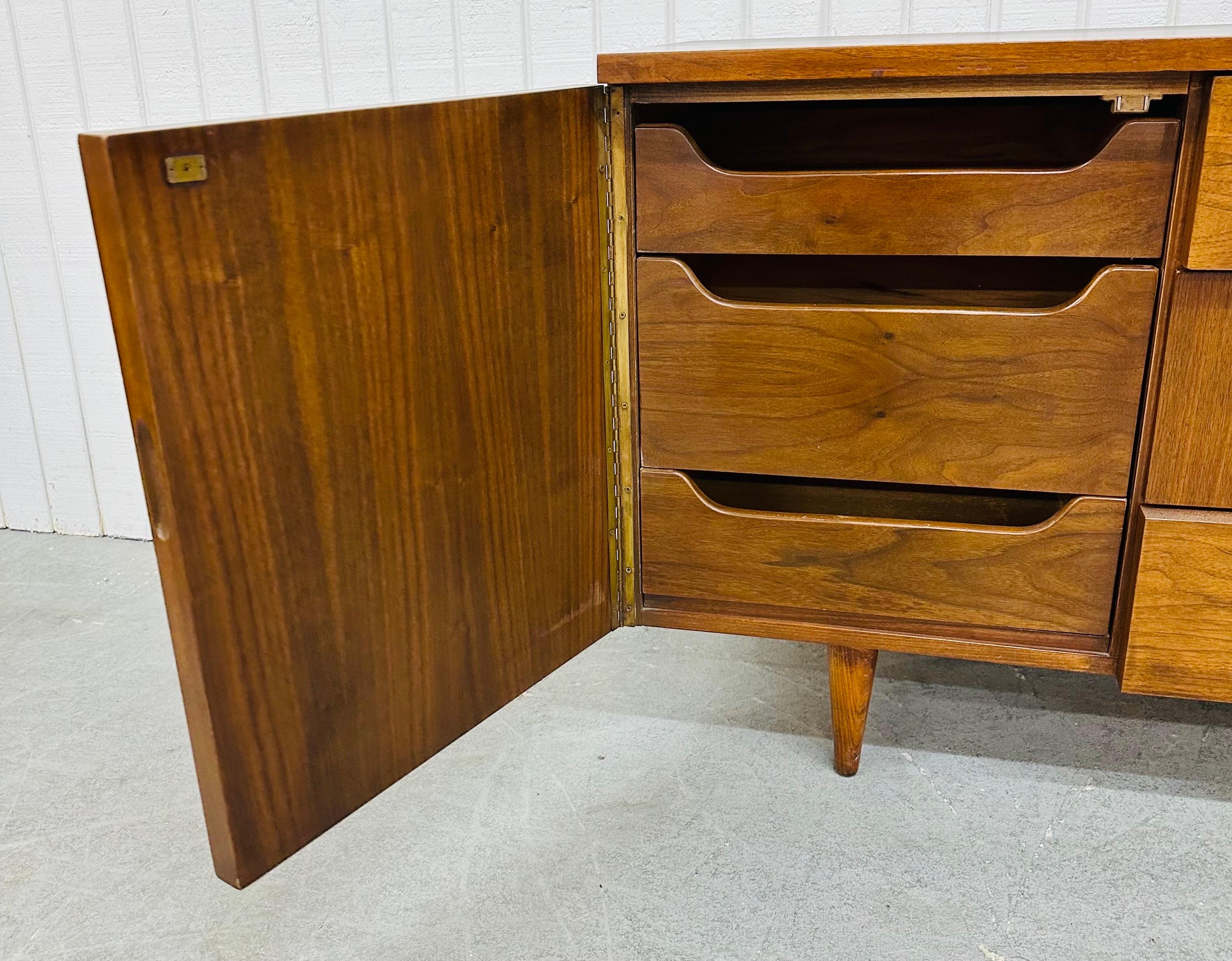 Mid-Century Modern American of Martinsville 9-Schubladen-Kommode (Holz)