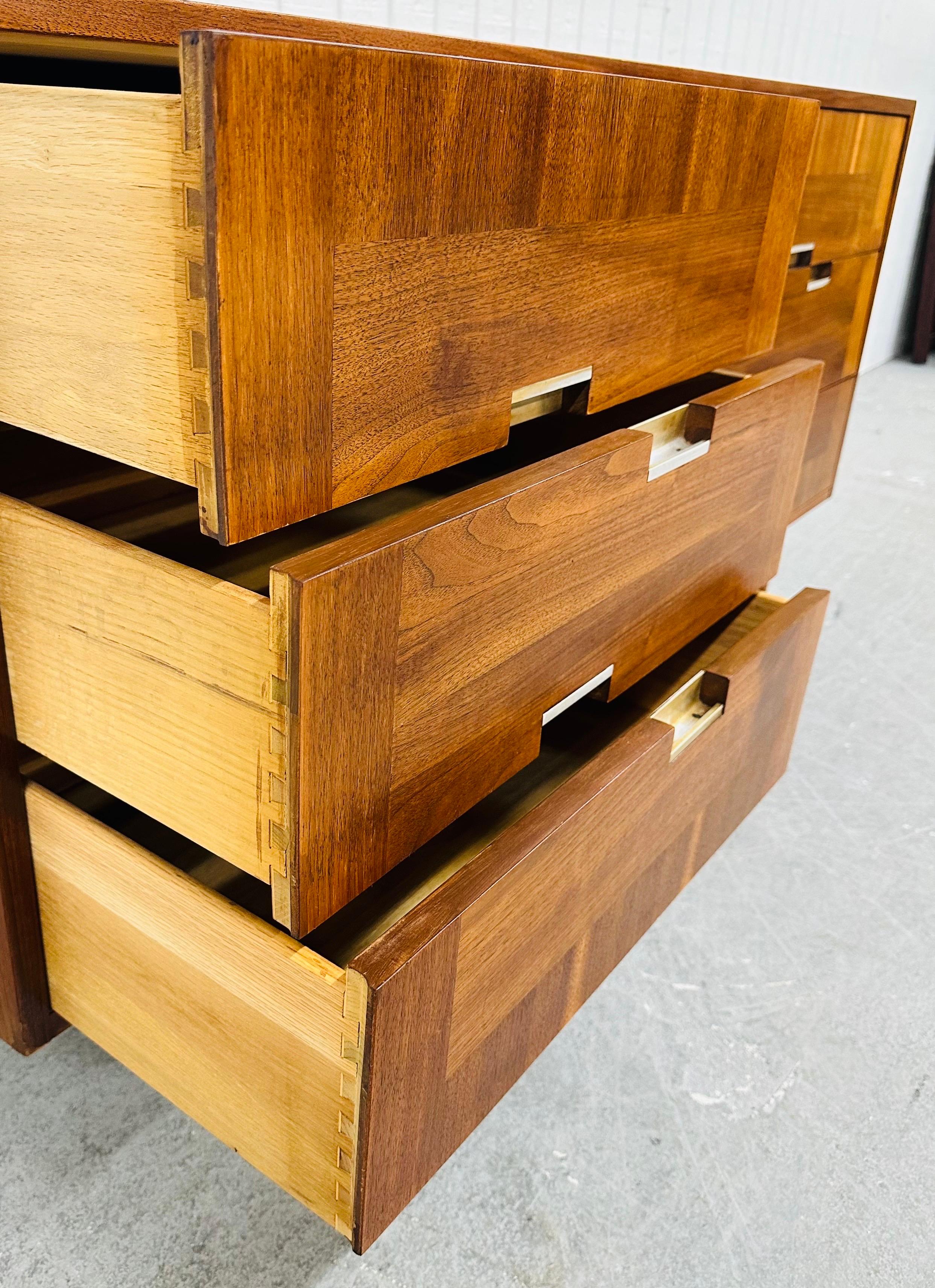 Mid-Century Modern American of Martinsville 9-Drawer Dresser 2