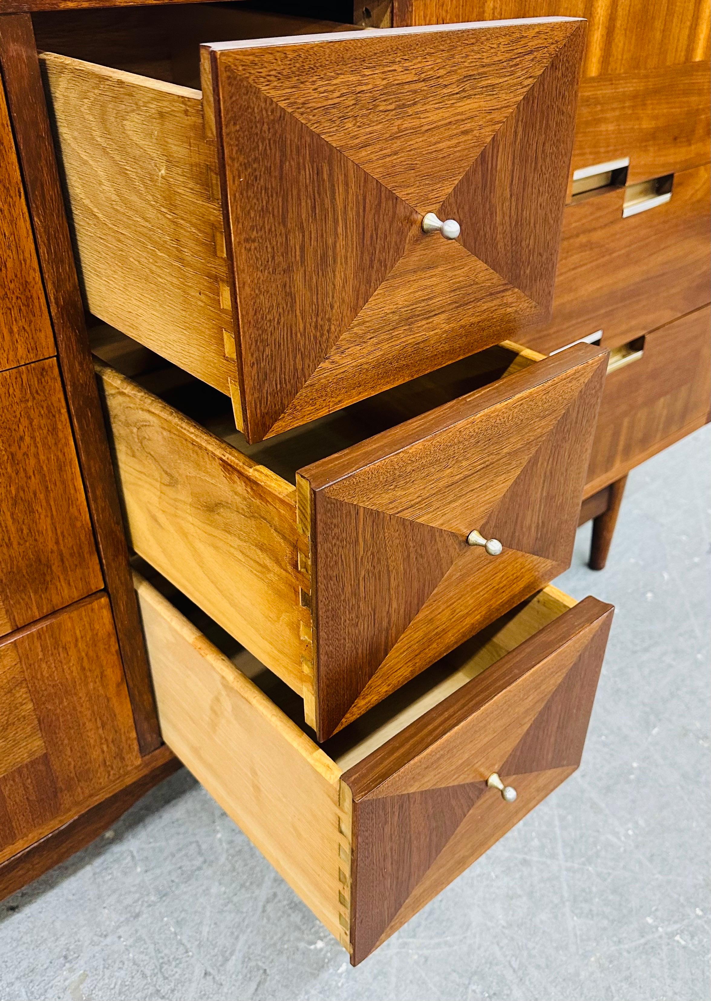 Mid-Century Modern American of Martinsville 9-Drawer Dresser 4