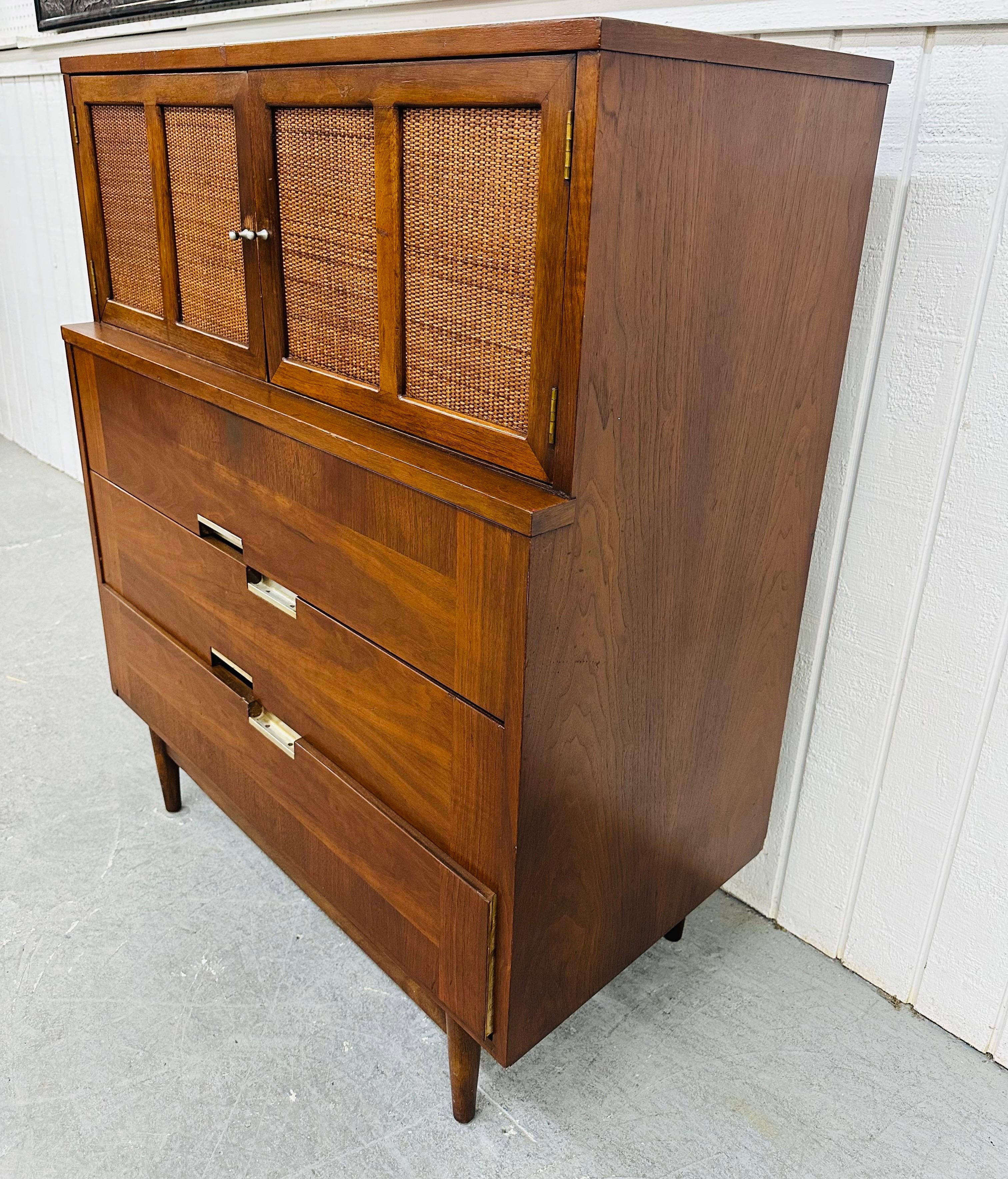 Mid-Century Modern American of Martinsville Accord Walnut High Chest In Good Condition In Clarksboro, NJ