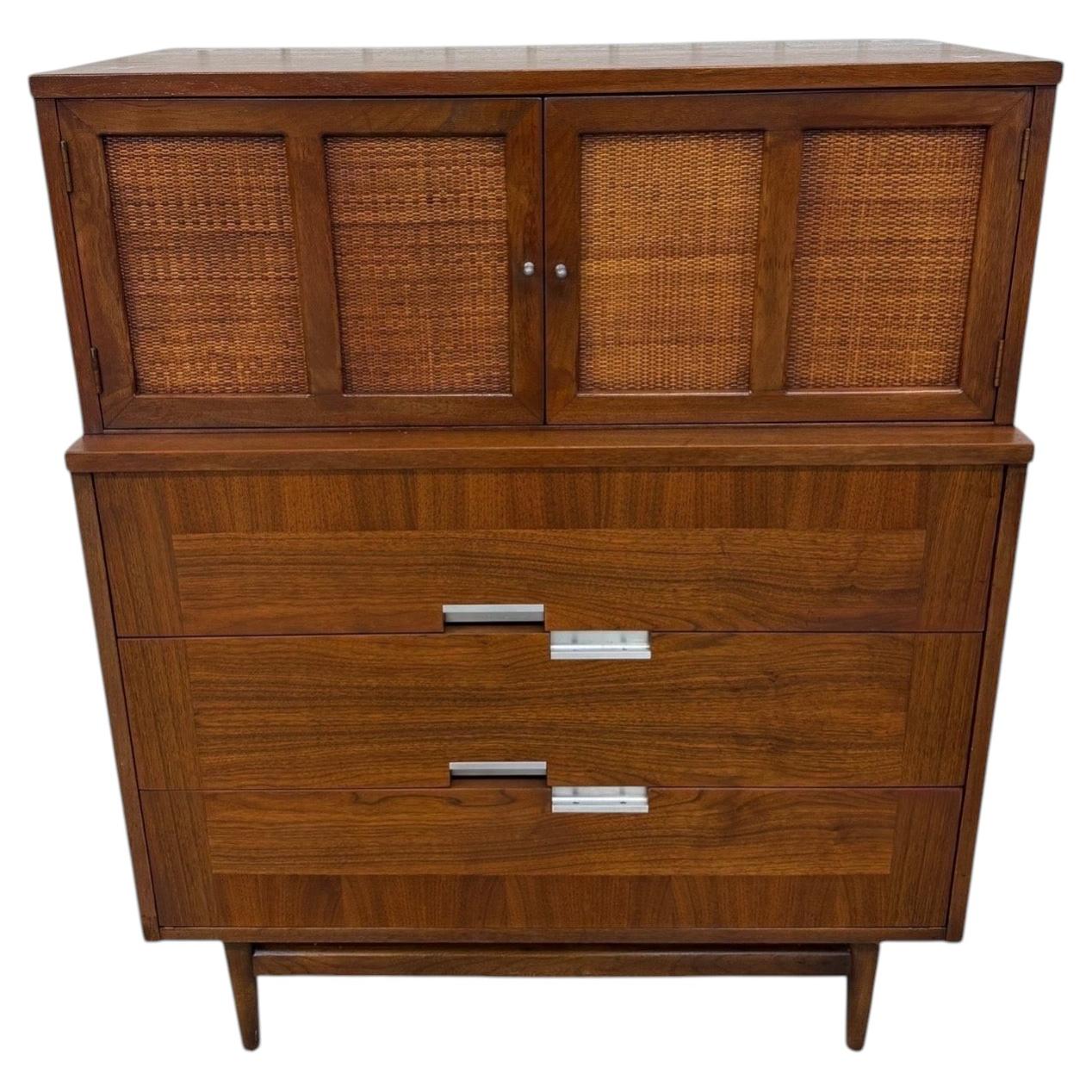 Mid-Century Modern American of Martinsville Akkordeon-Kommode aus Nussbaumholz, Mid-Century Modern im Angebot